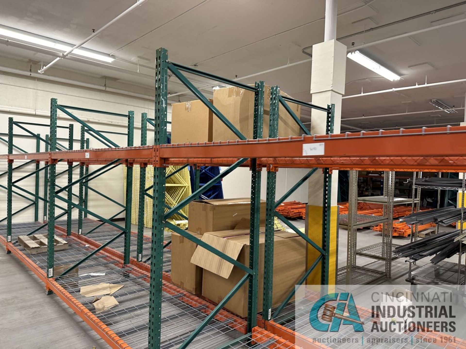 (LOT) (8) SECTIONS 96" X 42" X 96" AND (2) SECTIONS 72" X 42" X 96" ADJUSTABLE BEAM PALLET RACK - Bild 5 aus 8