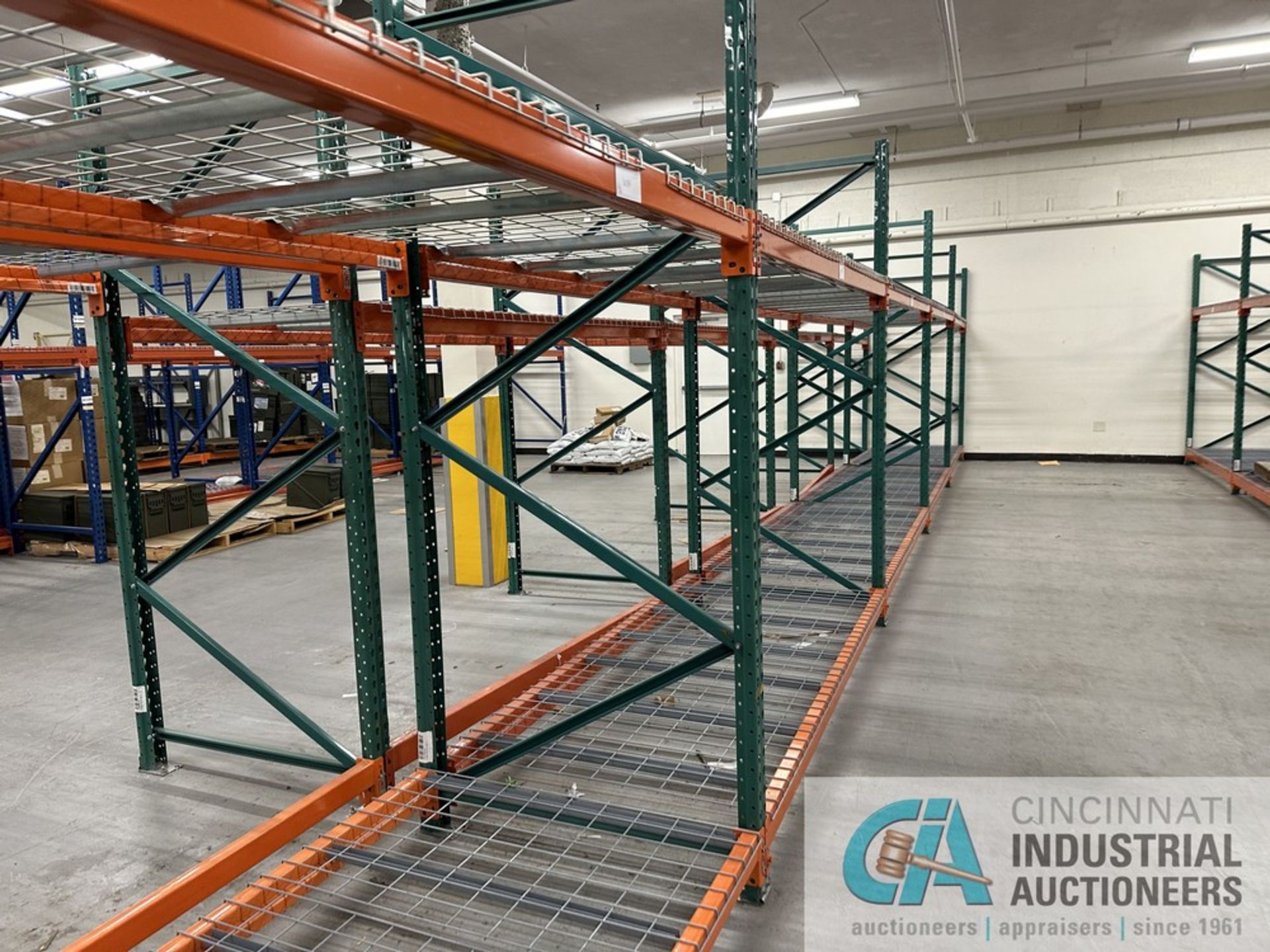 (LOT) (8) SECTIONS 96" X 42" X 96" AND (2) SECTIONS 72" X 42" X 96" ADJUSTABLE BEAM PALLET RACK - Bild 4 aus 8