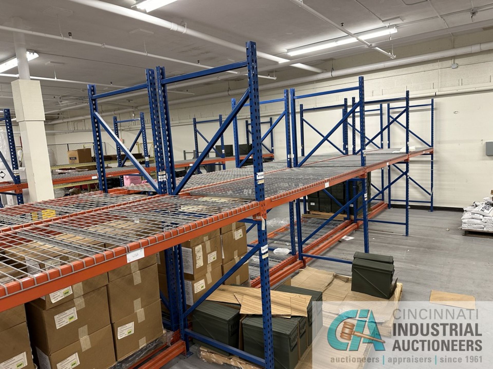 (LOT) (8) SECTIONS 96" X 42" X 112" AND (2) SECTIONS 72" X 42" X 112" ADJUSTABLE BEAM PALLET RACK - Bild 4 aus 7