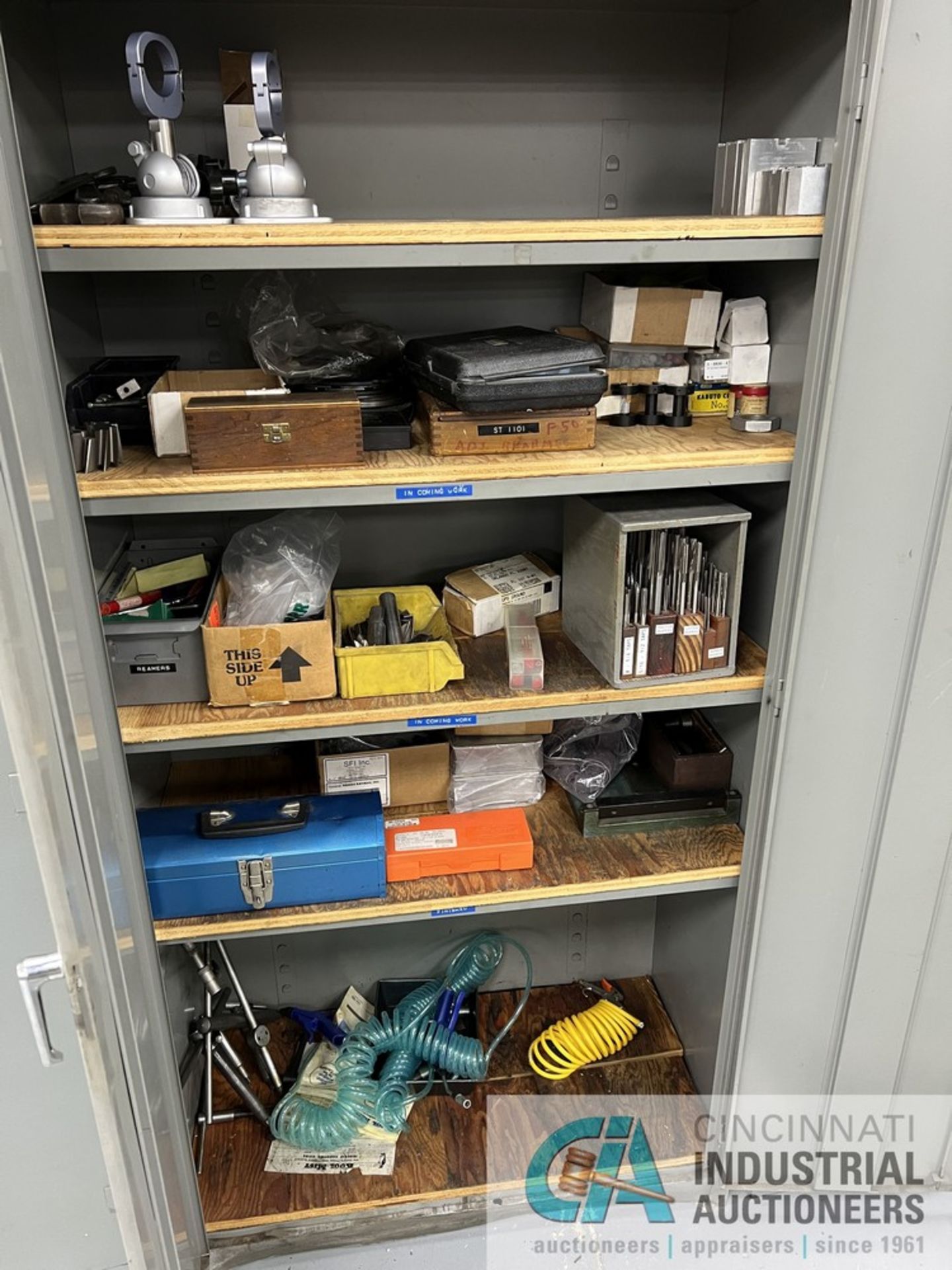 2-DOOR CABINETS WITH MISCELLANEOUS TOOLING, ELECTRICAL, MAINTENANCE, MACHINE PARTS, HARDWARE, - Image 6 of 15