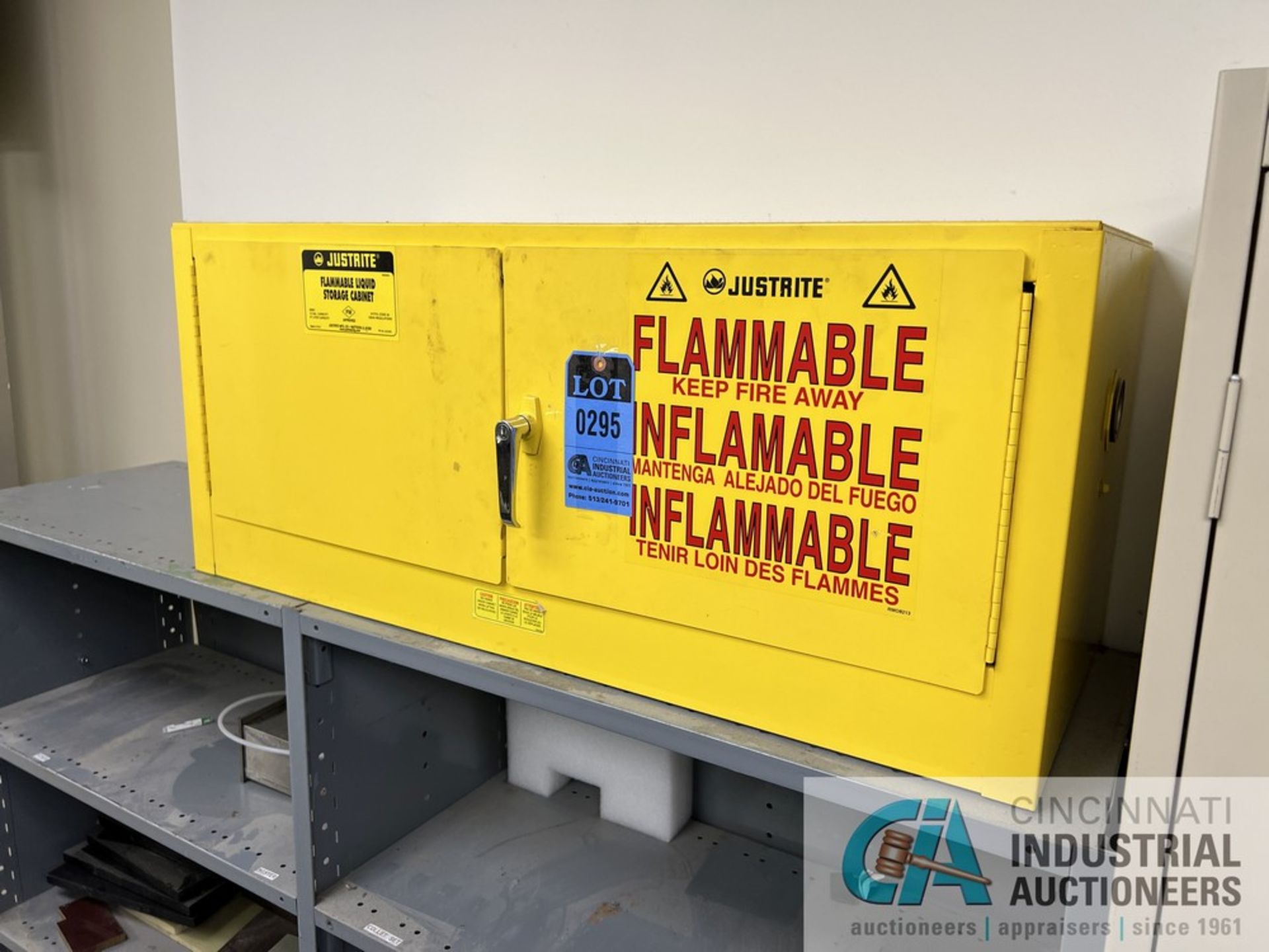 12 GALLON CAPACITY JUSTRITE FLAMMABLE MATERIAL CABINET (MAIN)