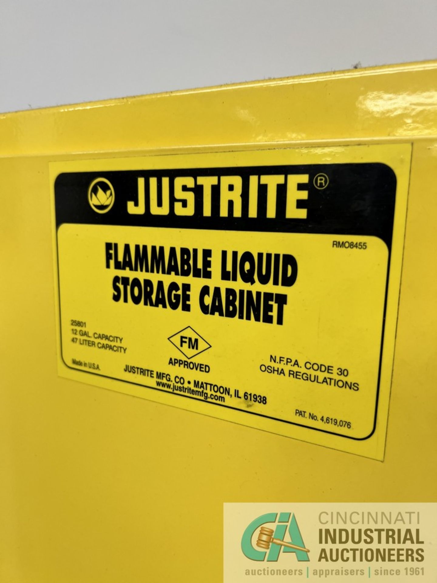 12 GALLON CAPACITY JUSTRITE FLAMMABLE MATERIAL CABINET (MAIN) - Image 2 of 2