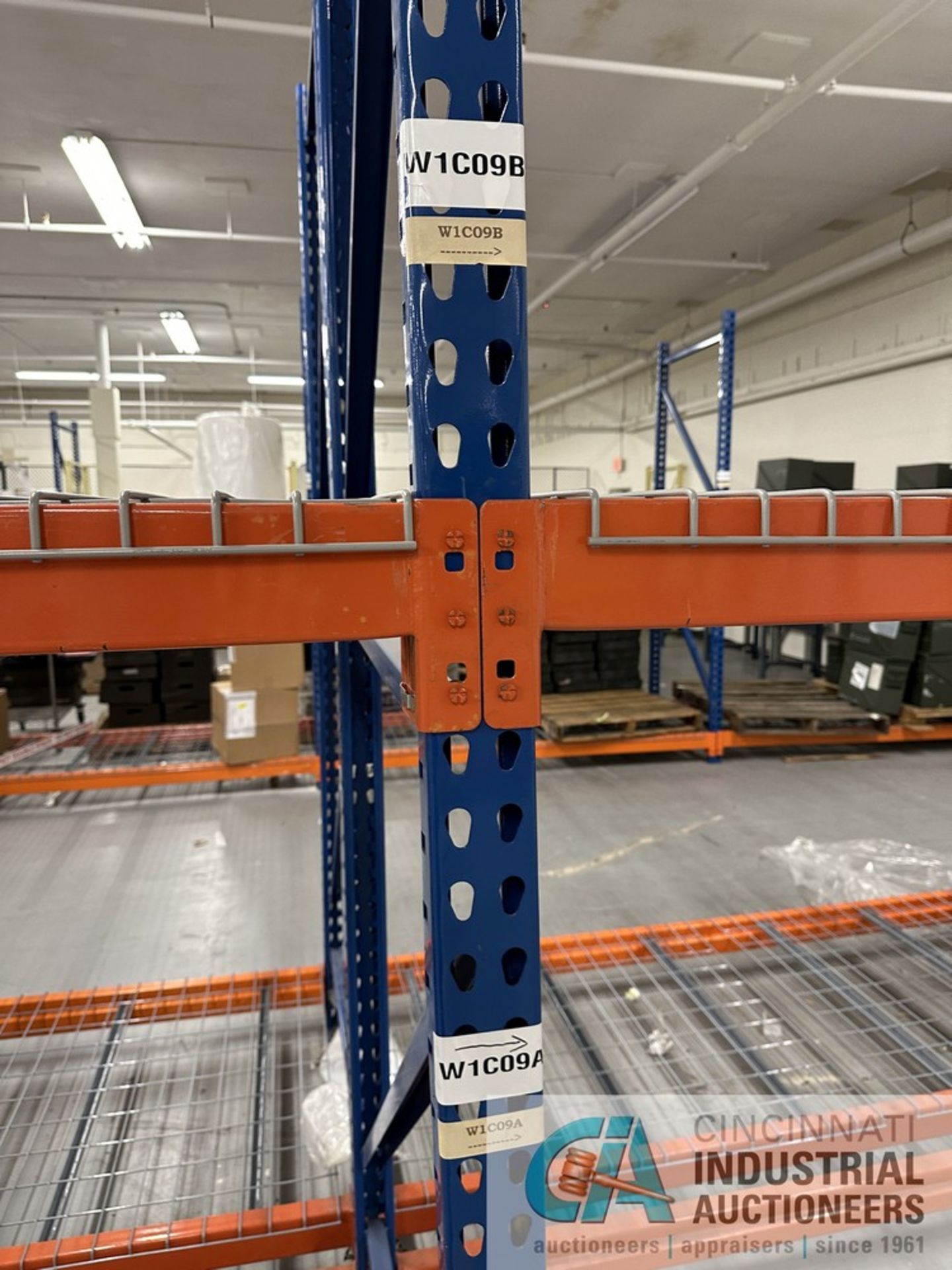 (LOT) (8) SECTIONS 96" X 42" X 112" AND (2) SECTIONS 72" X 42" X 112" ADJUSTABLE BEAM PALLET RACK - Bild 6 aus 7