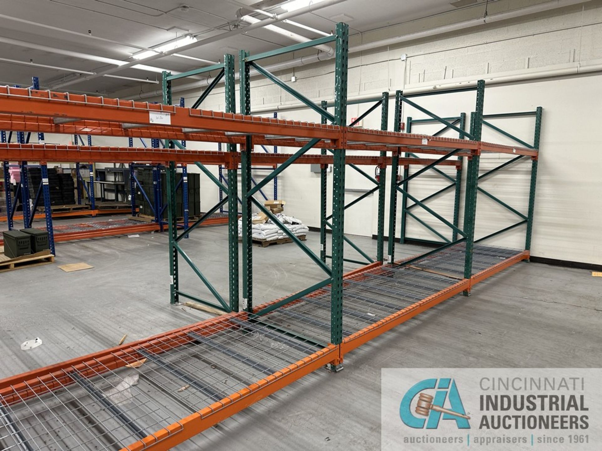 (LOT) (8) SECTIONS 96" X 42" X 96" AND (2) SECTIONS 72" X 42" X 96" ADJUSTABLE BEAM PALLET RACK - Bild 6 aus 8