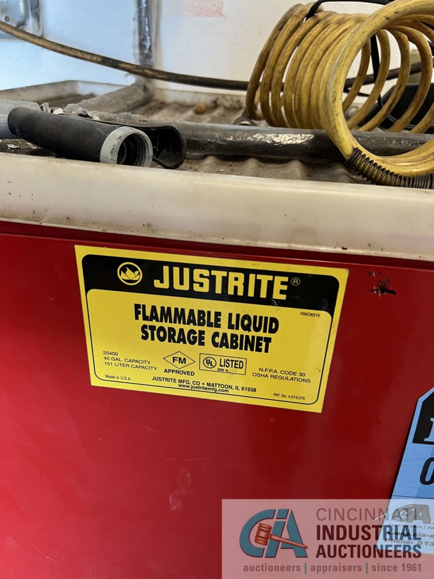 40 GALLON CAP. JUSTRITE FLAMMABLE LIQUID STORAGE CABINET (AIR COMPRESSOR ROOM) - Image 2 of 2