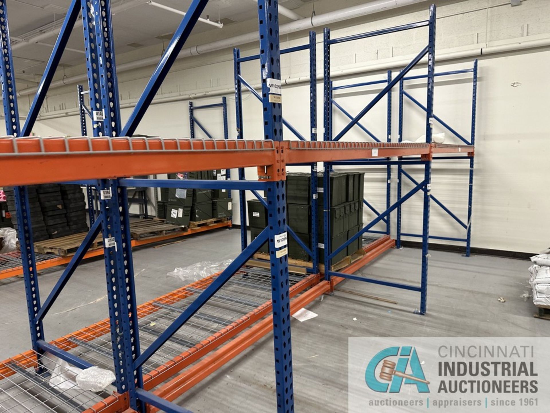 (LOT) (8) SECTIONS 96" X 42" X 112" AND (2) SECTIONS 72" X 42" X 112" ADJUSTABLE BEAM PALLET RACK - Bild 5 aus 7