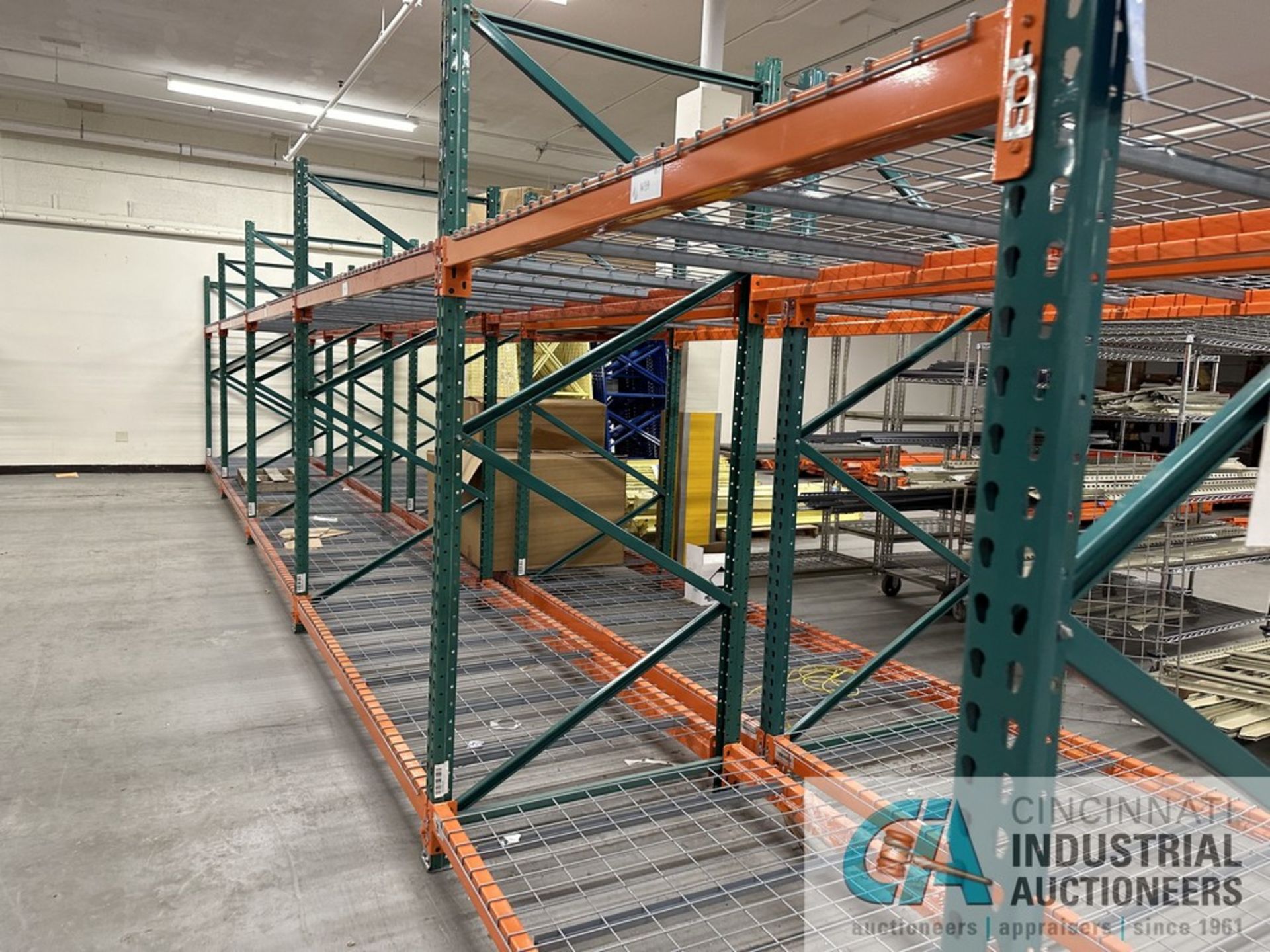 (LOT) (8) SECTIONS 96" X 42" X 96" AND (2) SECTIONS 72" X 42" X 96" ADJUSTABLE BEAM PALLET RACK - Bild 3 aus 8