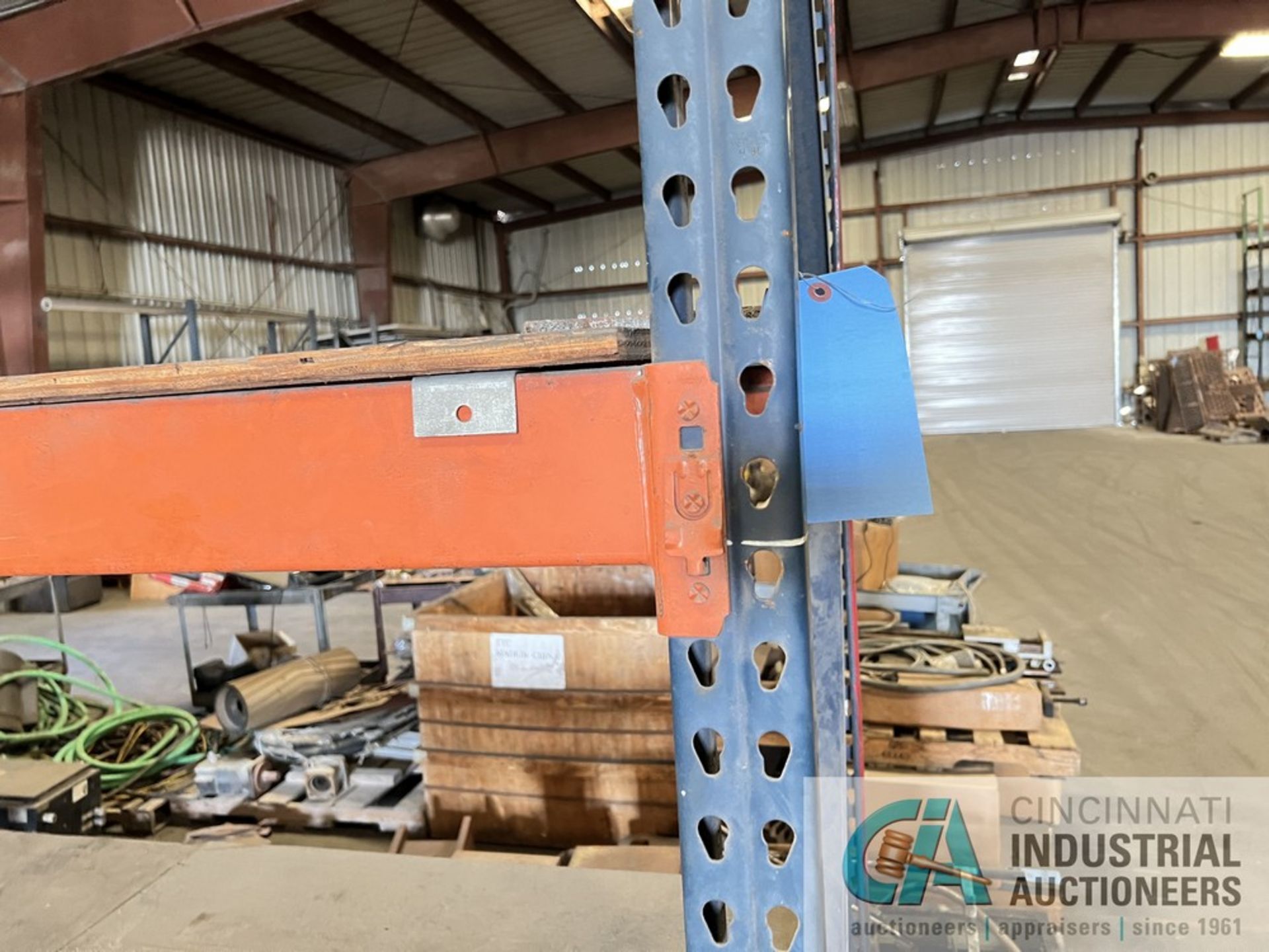 SECTIONS 96" X 42" X 186" TEARDROP TYPE ADJUSTABLE BEAM PALLET RACK WITH (4) 42" X 186" UPRIGHTS AND - Image 2 of 2