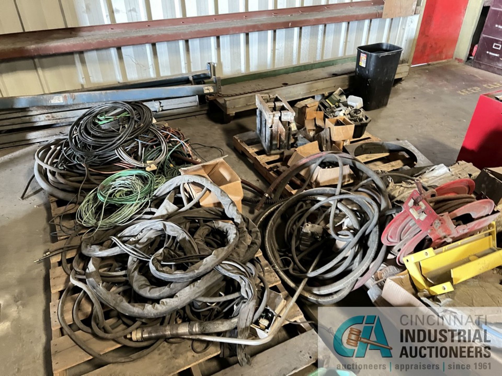 SKIDS MISCELLANEOUS MACHINE PARTS, TOOLING, WIRE, HOSE - Image 6 of 14