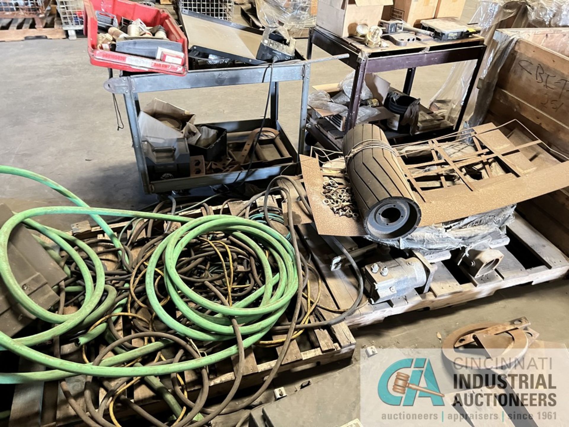 SKIDS MISCELLANEOUS MACHINE PARTS, TOOLING, WIRE, HOSE - Image 9 of 14