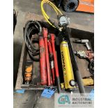 (LOT) MISCELLANEOUS HYDRAULIC HAND PUMPS AND CYLINDERS