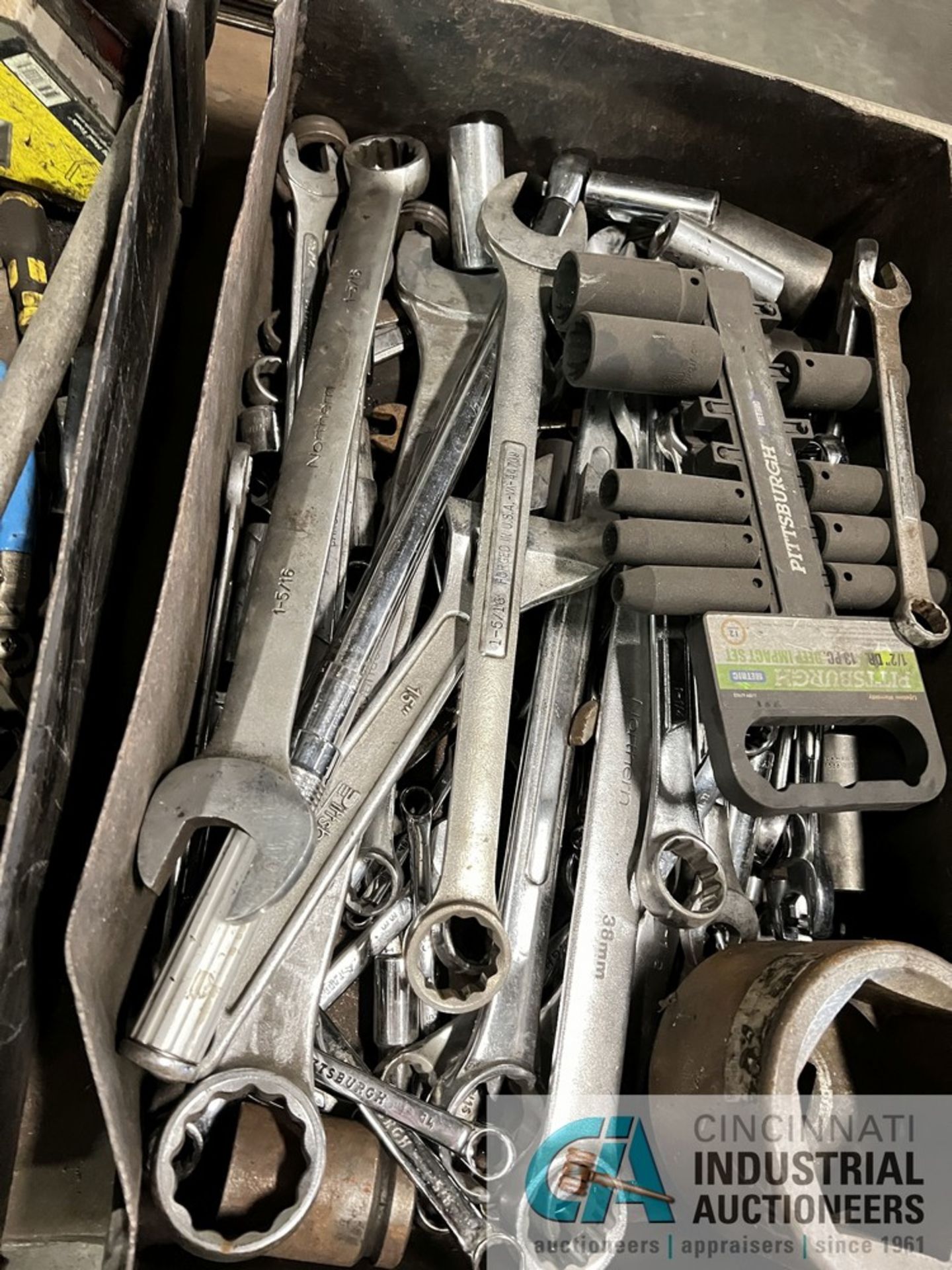 (LOT) MISCELLANEOUS SOCKETS AND WRENCHES - Bild 3 aus 3