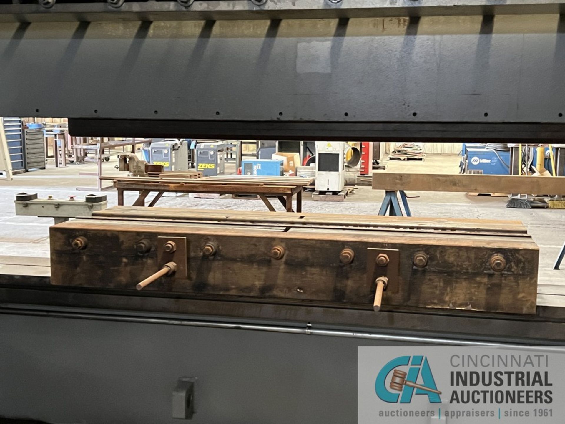 1,250 TON X 16' PACIFIC MODEL K1250-16 CNC HYDRAULIC PRESS BRAKE; (NEW 2018) Subject to overall bid - Image 18 of 22