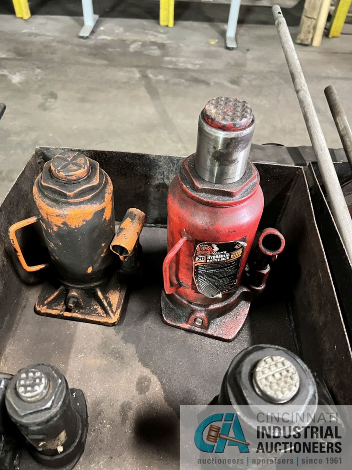 (LOT) MISCELLANEOUS HYDRAULIC BOTTLE JACKS - Image 4 of 4