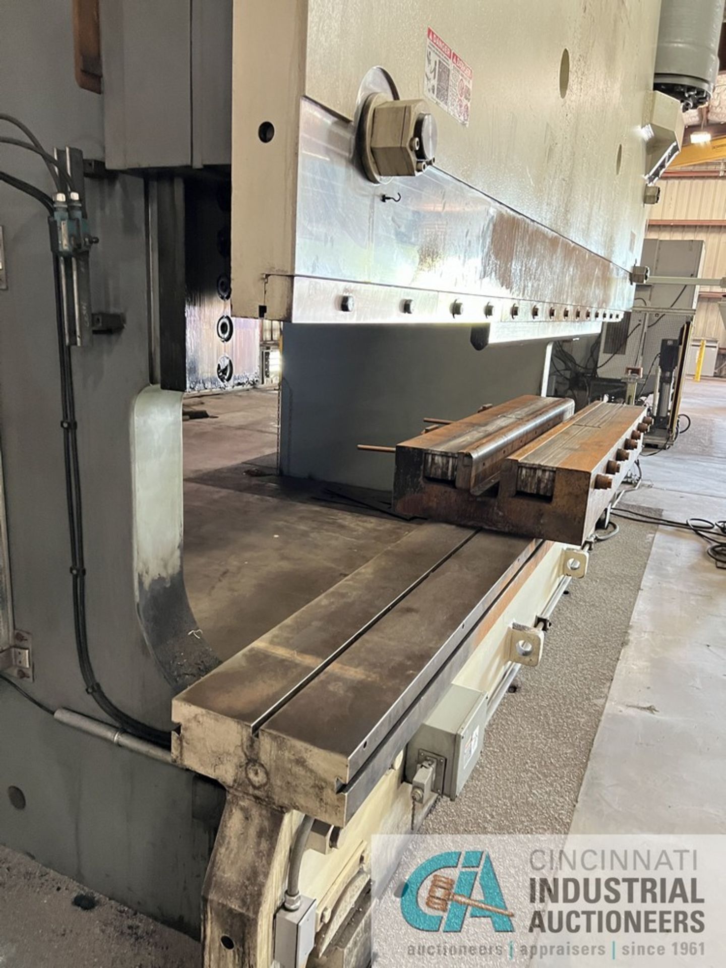 1,250 TON X 16' PACIFIC MODEL K1250-16 CNC HYDRAULIC PRESS BRAKE; (NEW 2018) Subject to overall bid - Image 12 of 22