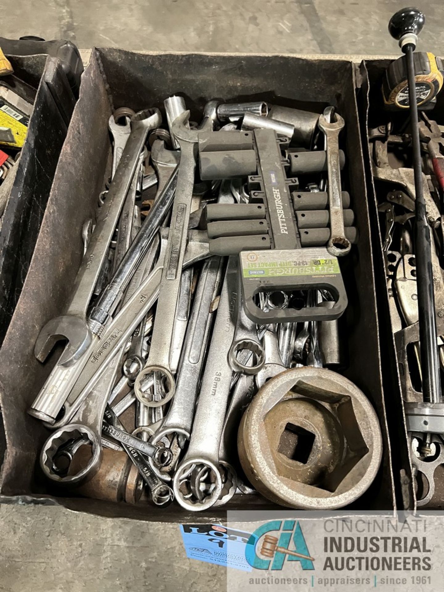 (LOT) MISCELLANEOUS SOCKETS AND WRENCHES