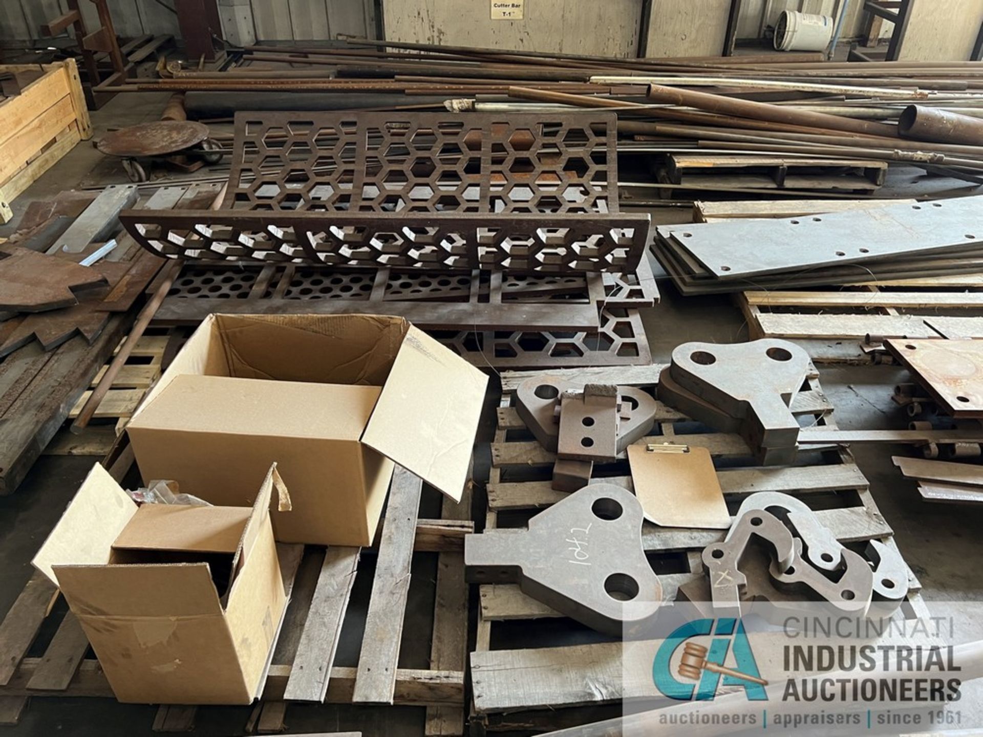 (LOT) ASSORTMENT WORK-IN-PROGRESS STEEL, STEEL STOCK, SCRAP STEEL AND CANTILEVER RACK AND OTHER - Image 8 of 13