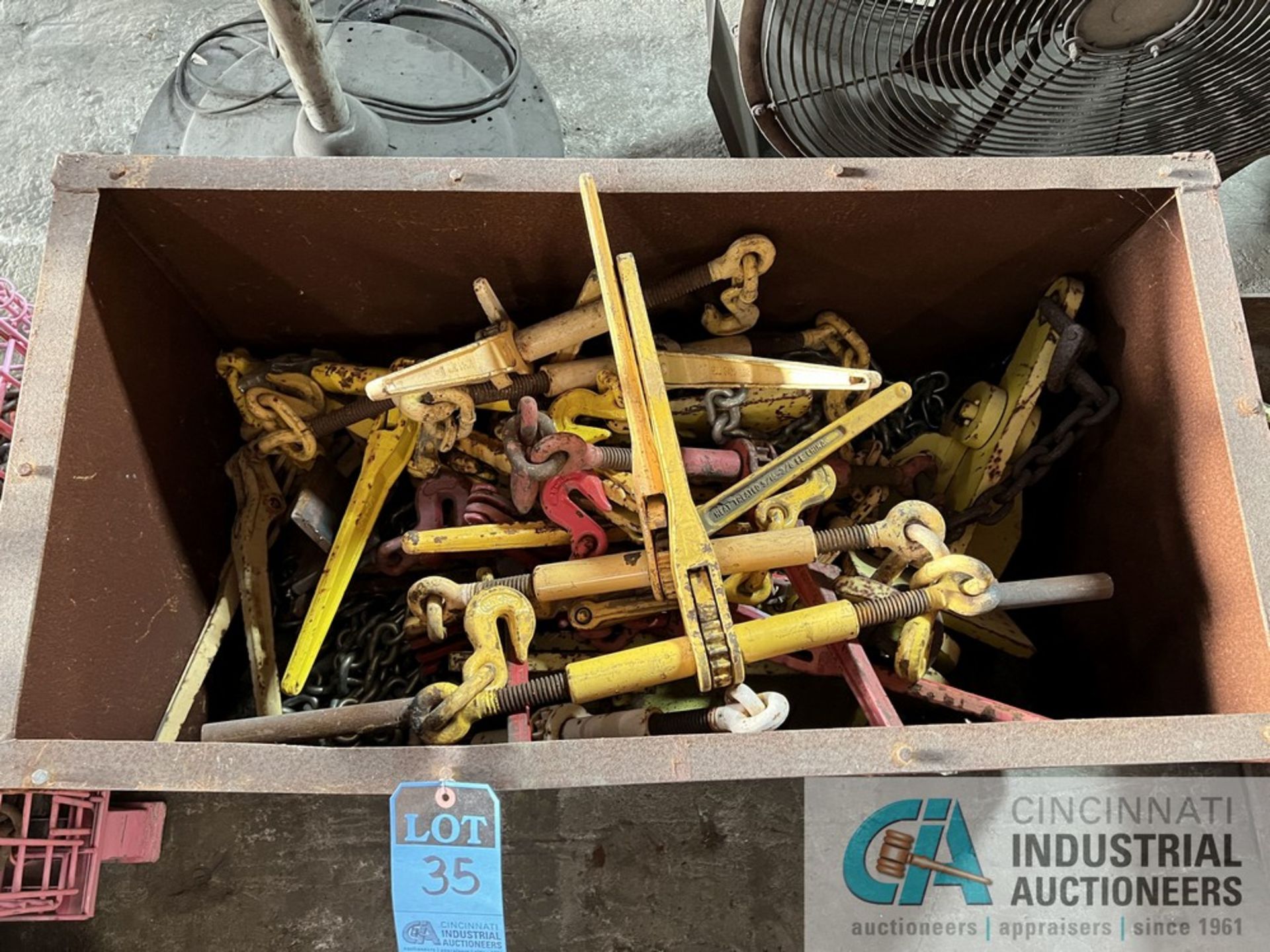 (LOT) MISCELLANEOUS LOAD BINDERS, CHINS, STEEL SHEET LIFTER WITH STEEL TUB