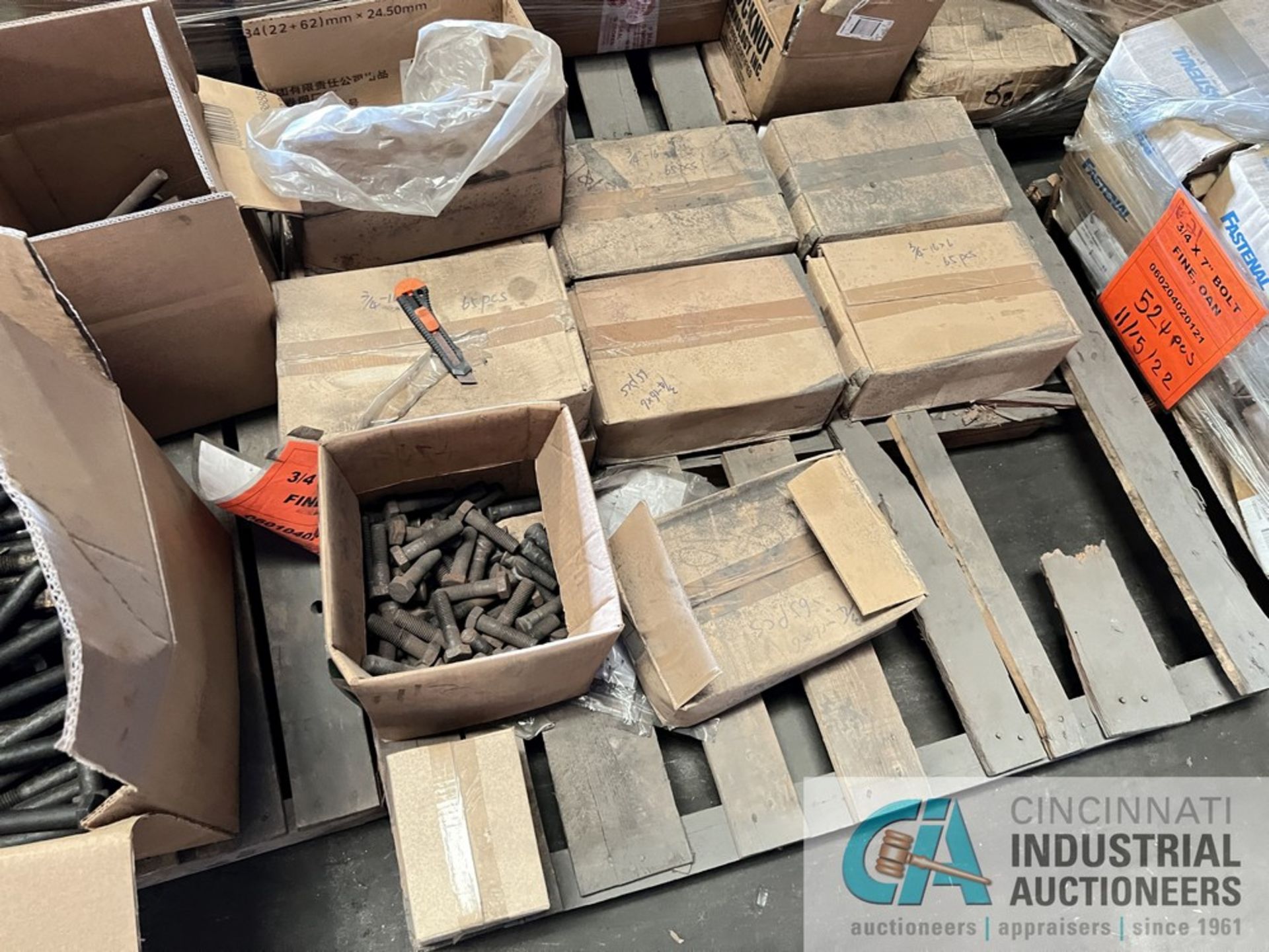 SKIDS MISCELLANEOUS HARDWARE INVENTORY OF NUTS AND BOLTS - Image 4 of 9