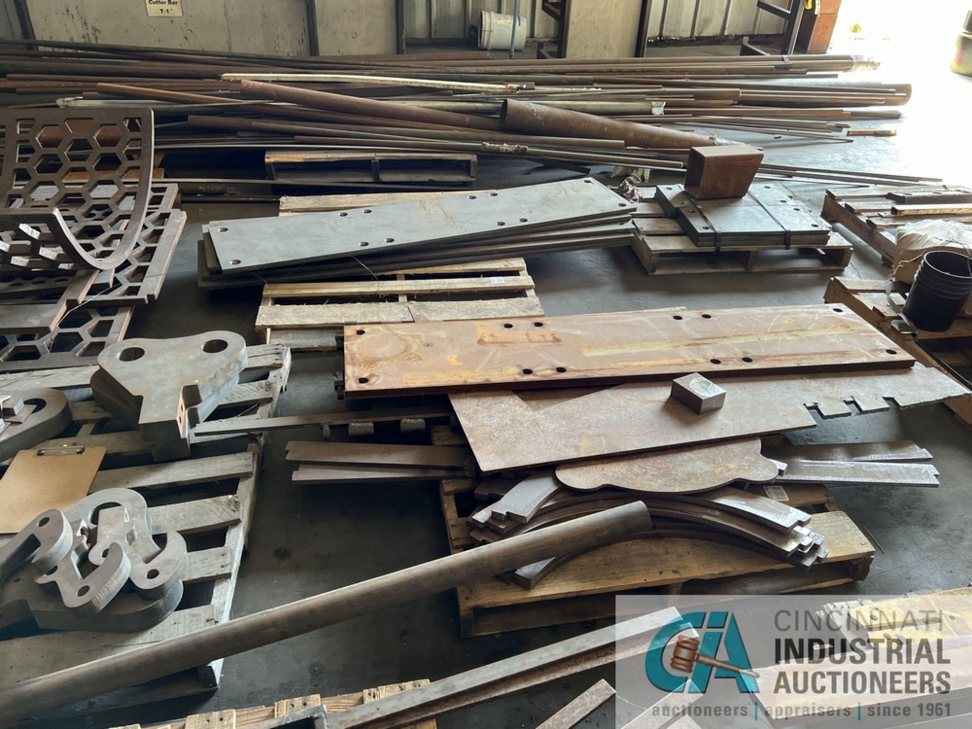 (LOT) ASSORTMENT WORK-IN-PROGRESS STEEL, STEEL STOCK, SCRAP STEEL AND CANTILEVER RACK AND OTHER - Image 9 of 13