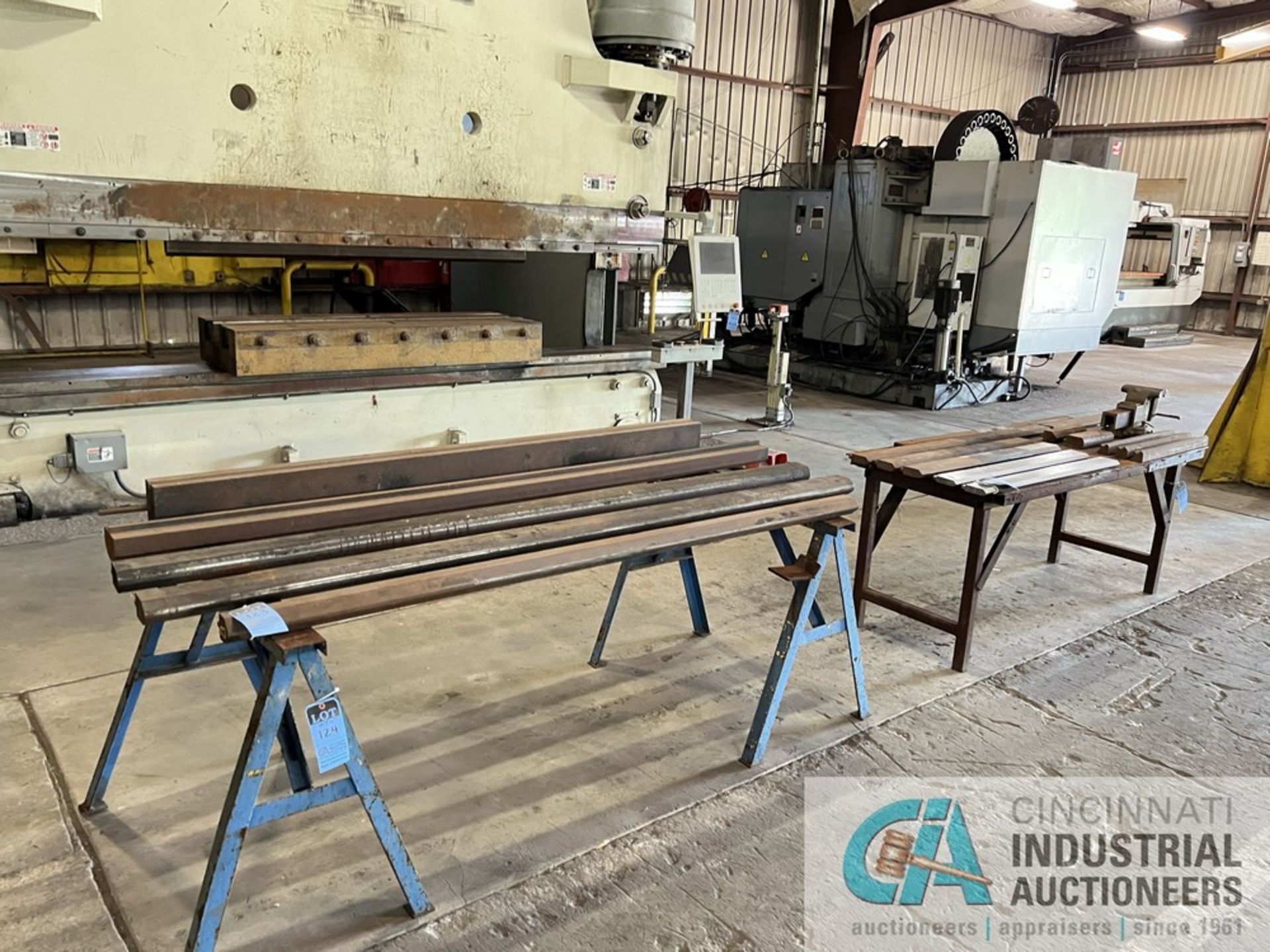 (LOT) MISCELLANEOUS SIZE AND TYPE PRESS BRAKE DIES **SEE LOT PHOTOS FOR MORE DETAILED INSPECTION**
