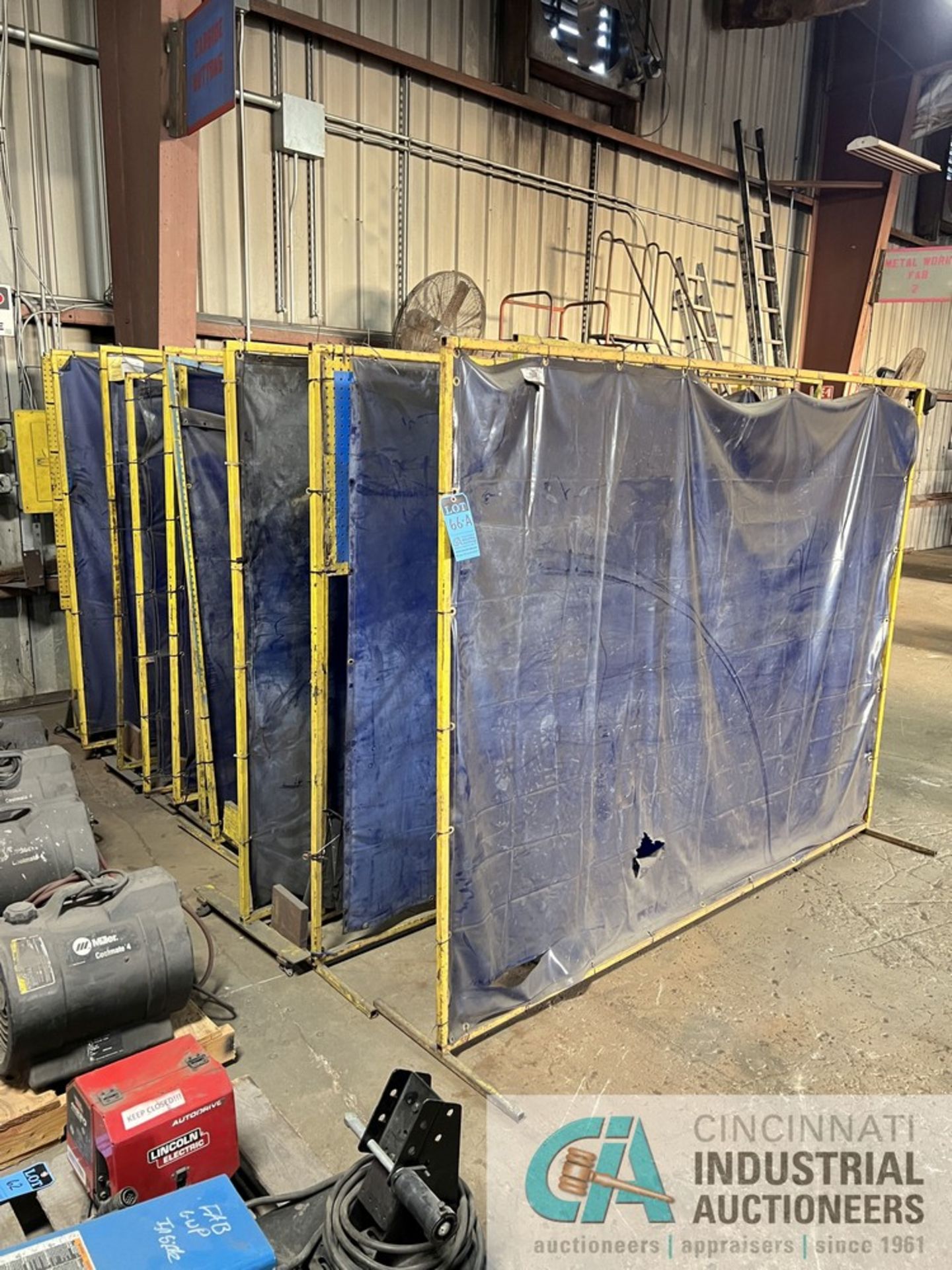 (LOT) STEEL FRAME WELDING CURTAINS