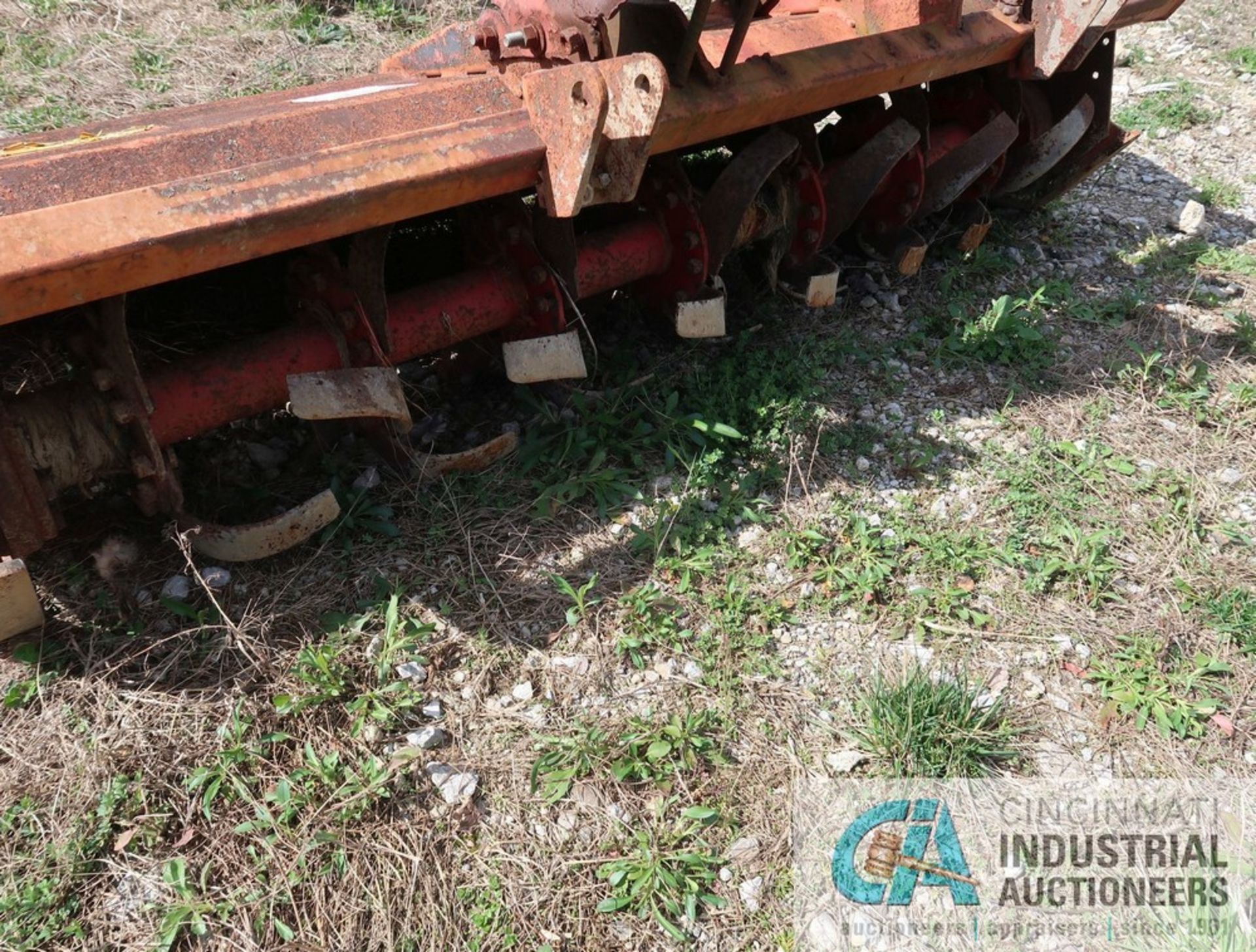 (LOT) 17' WHITEMAN MULTIQUIP SCREEDER (20) DISC ATTACHMENT ROTO-TILL ATTACHMENT AND CURB MACHINE ** - Image 3 of 5