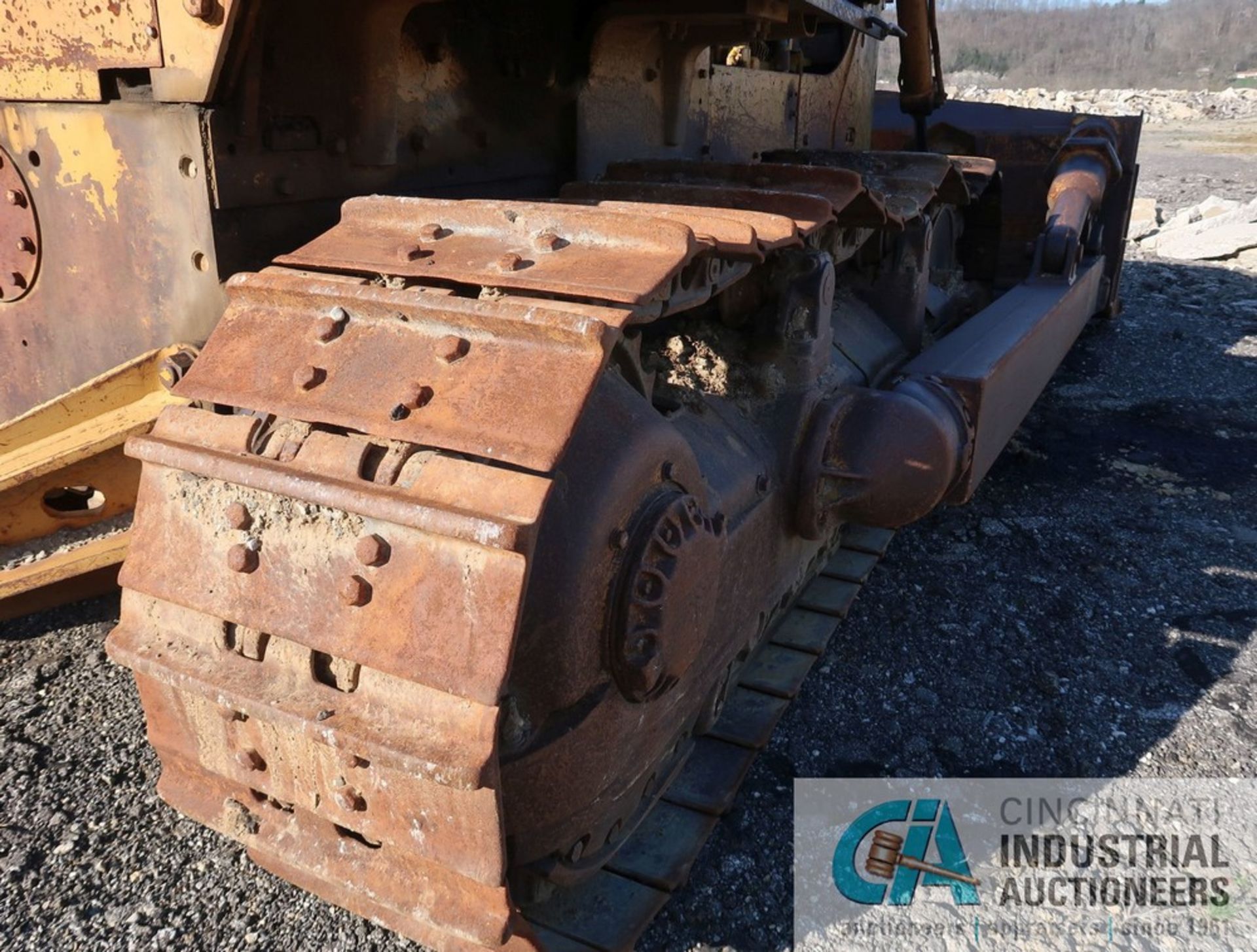 CATERPILLAR MODEL D8H CRAWLER DOZIER; S/N 46A28203 (NEW 1973), 53" X 148" BLADE, 24" TRACKS, HOURS - Image 5 of 18