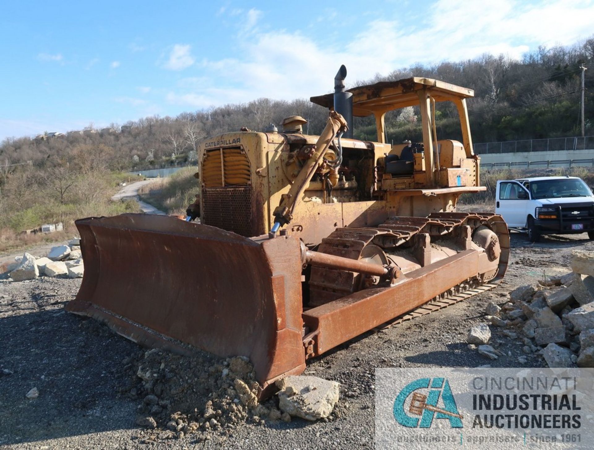 CATERPILLAR MODEL D8H CRAWLER DOZIER; S/N 46A28203 (NEW 1973), 53" X 148" BLADE, 24" TRACKS, HOURS