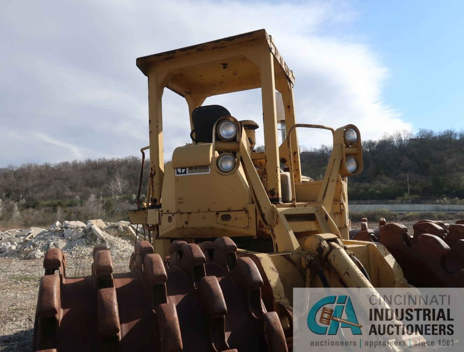 CATERPILLAR MODEL 825B SHEEPS FOOT COMPACTOR; S/N N/A (NEW 1973), 168" STRAIGHT BLADE, 46" WIDE - Bild 8 aus 16