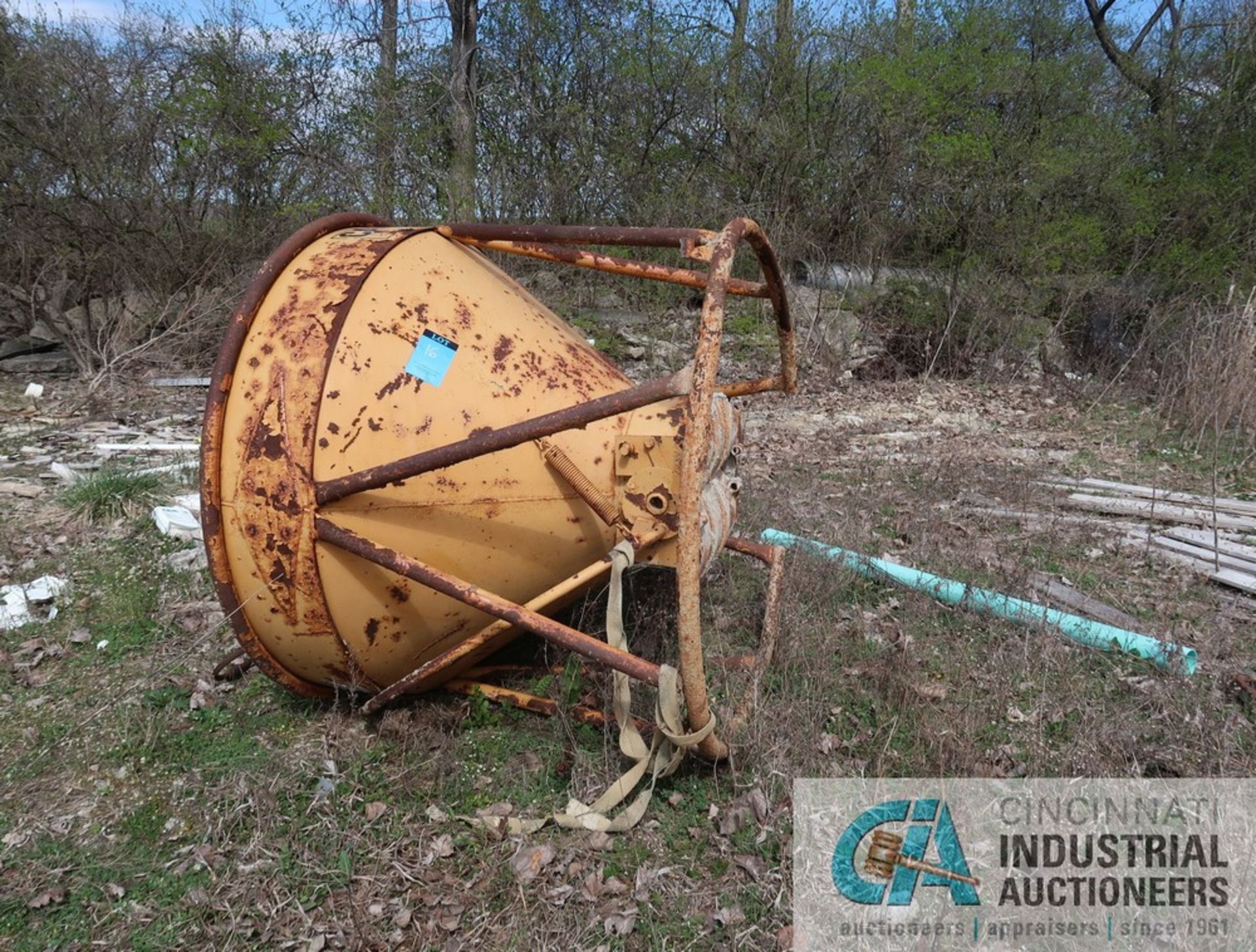 CAMLEVER STANDARD CONCRETE BUCKET **LOCATED AT 900 LICKING PIKE, WILDER, KY 41076** - Image 2 of 3