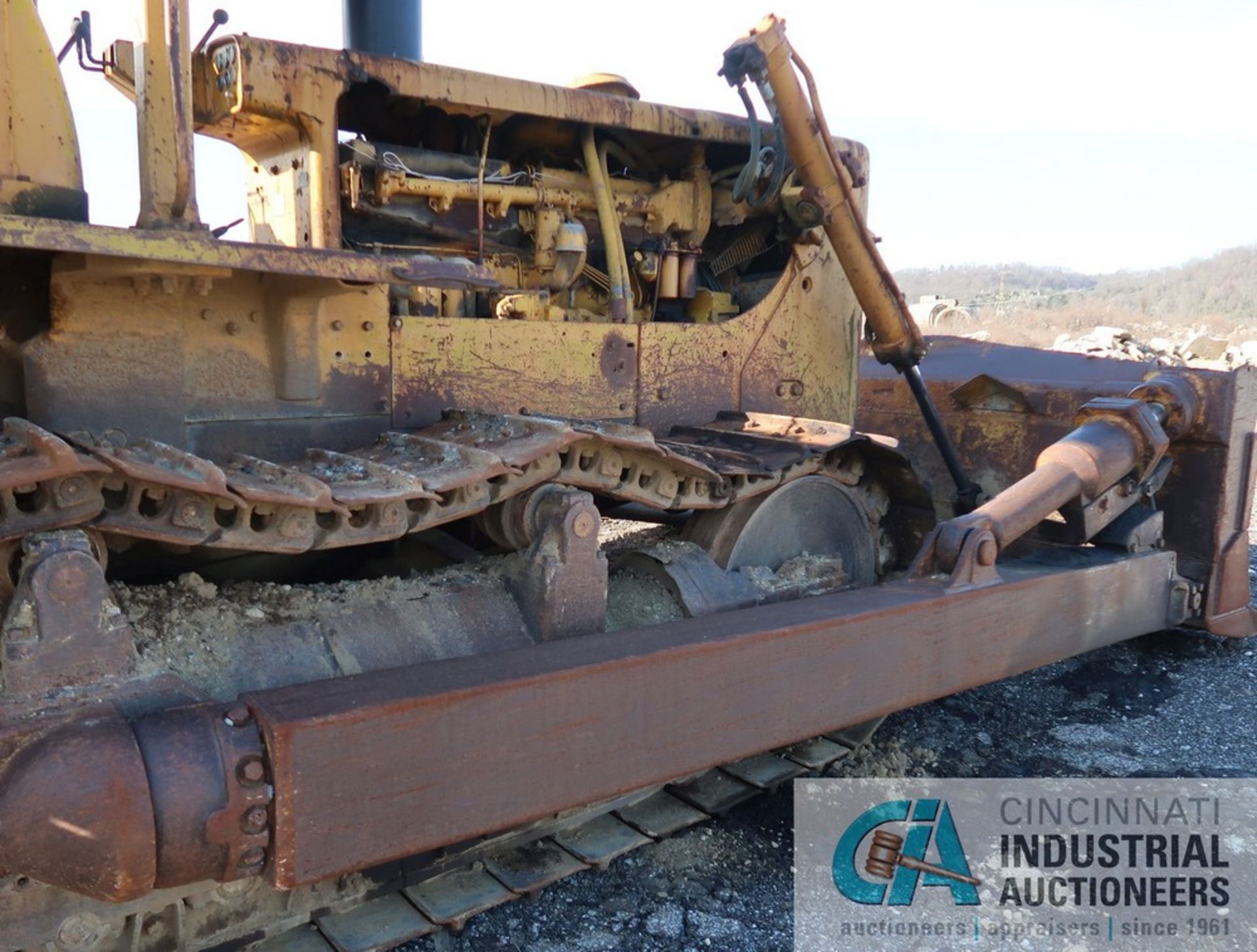 CATERPILLAR MODEL D8H CRAWLER DOZIER; S/N 46A28203 (NEW 1973), 53" X 148" BLADE, 24" TRACKS, HOURS - Image 6 of 18