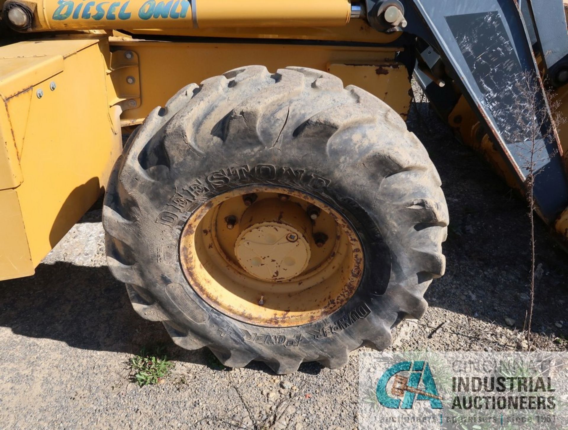 JOHN DEERE MODEL 410L FOUR-WHEEL DRIVE BACKHOE LOADER; S/N 1T0410LXPFF284773, 18" REAR BUCKET, 90" - Image 15 of 19