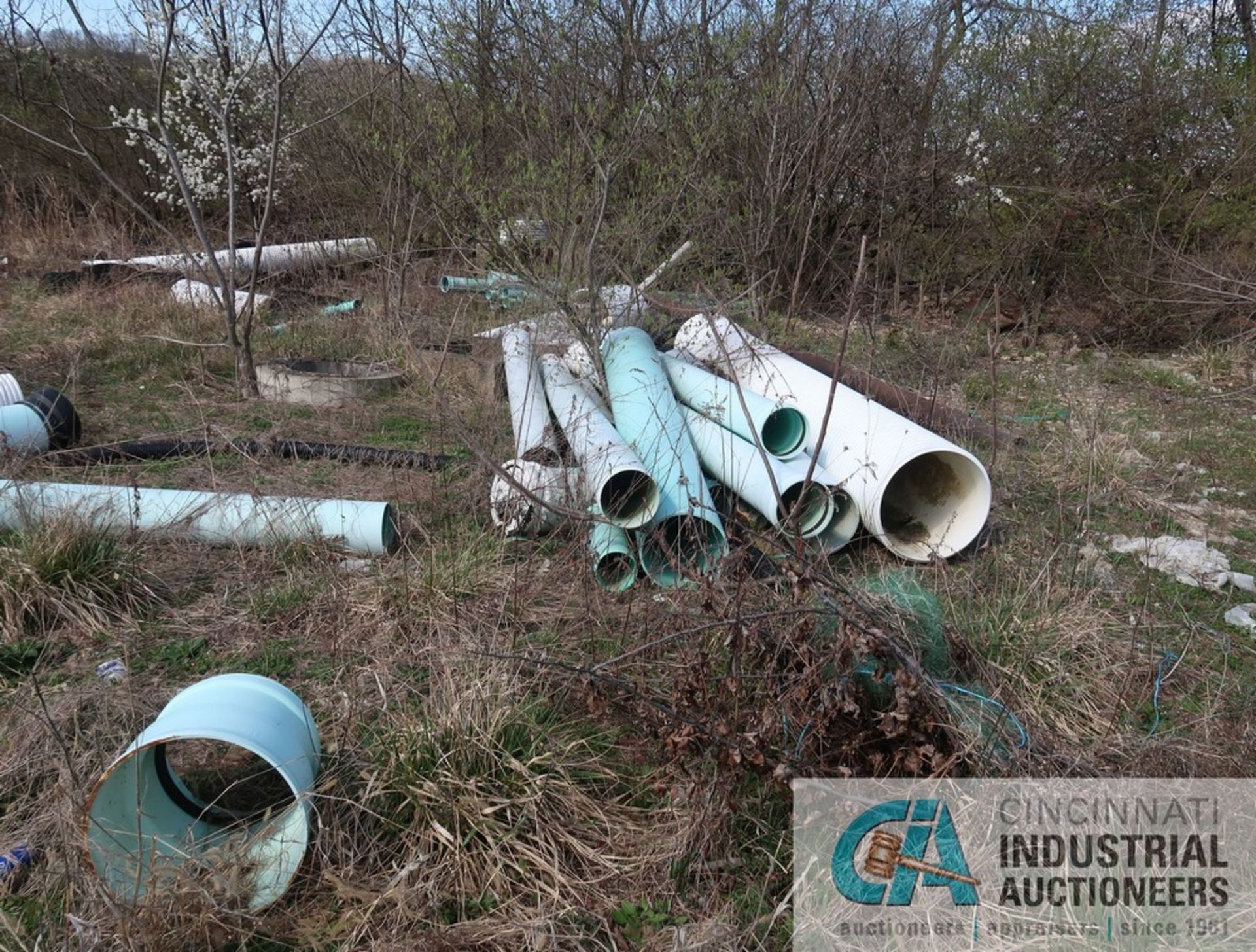 (LOT) MISCELLANEOUS PVC PIPE **LOCATED AT 900 LICKING PIKE, WILDER, KY 41076** - Image 4 of 7