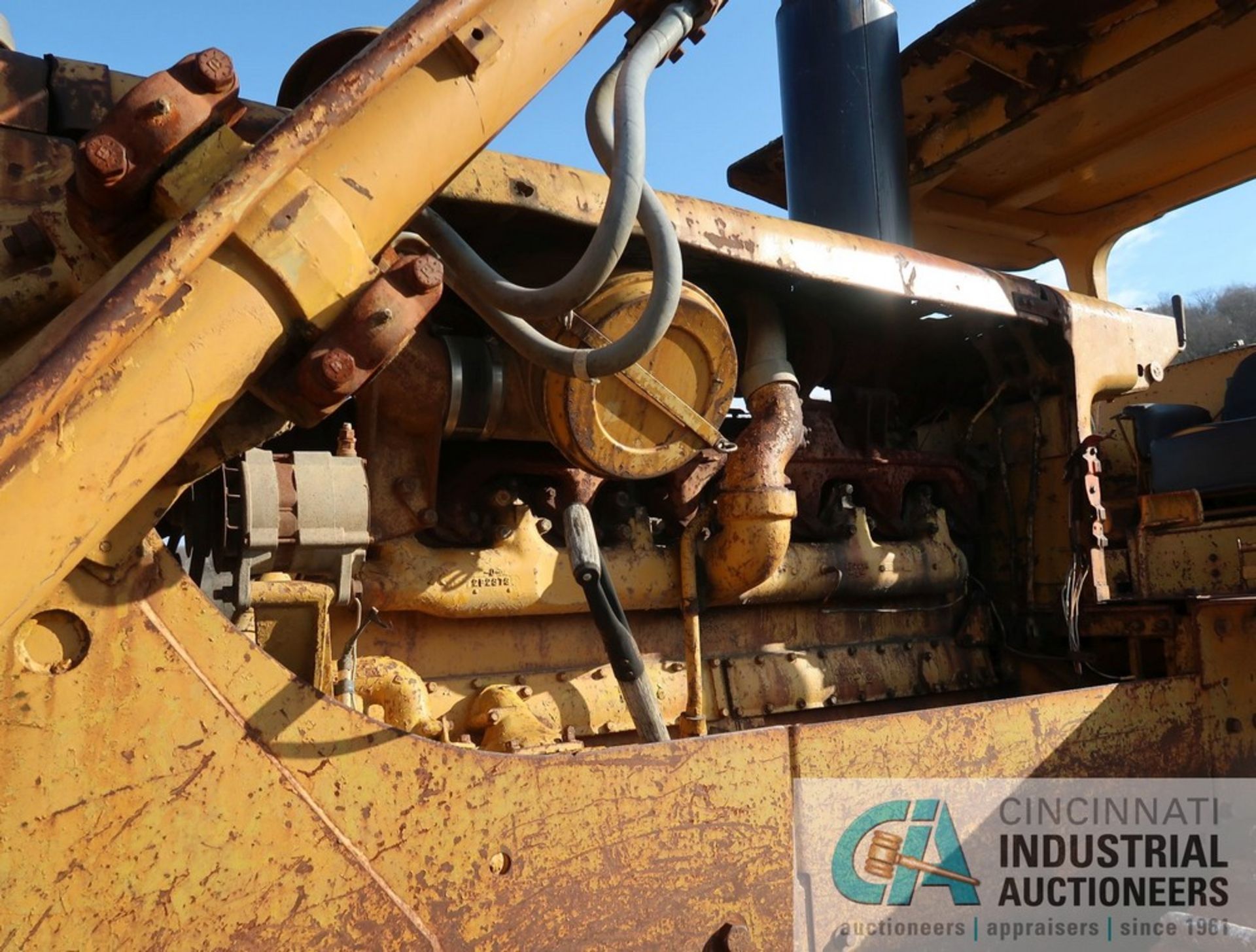 CATERPILLAR MODEL D8H CRAWLER DOZIER; S/N 46A28203 (NEW 1973), 53" X 148" BLADE, 24" TRACKS, HOURS - Image 13 of 18