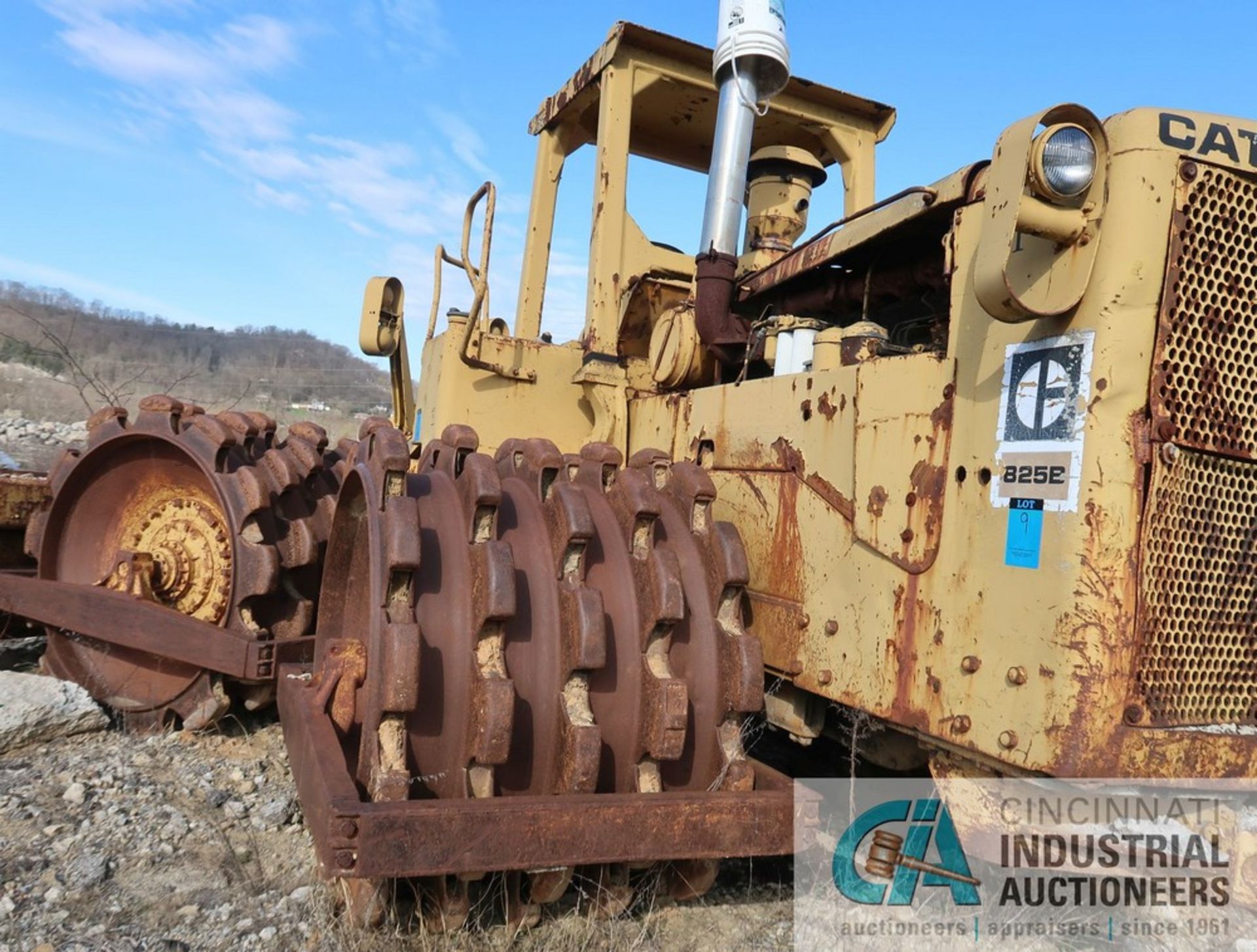 CATERPILLAR MODEL 825B SHEEPS FOOT COMPACTOR; S/N N/A (NEW 1973), 168" STRAIGHT BLADE, 46" WIDE - Image 12 of 16