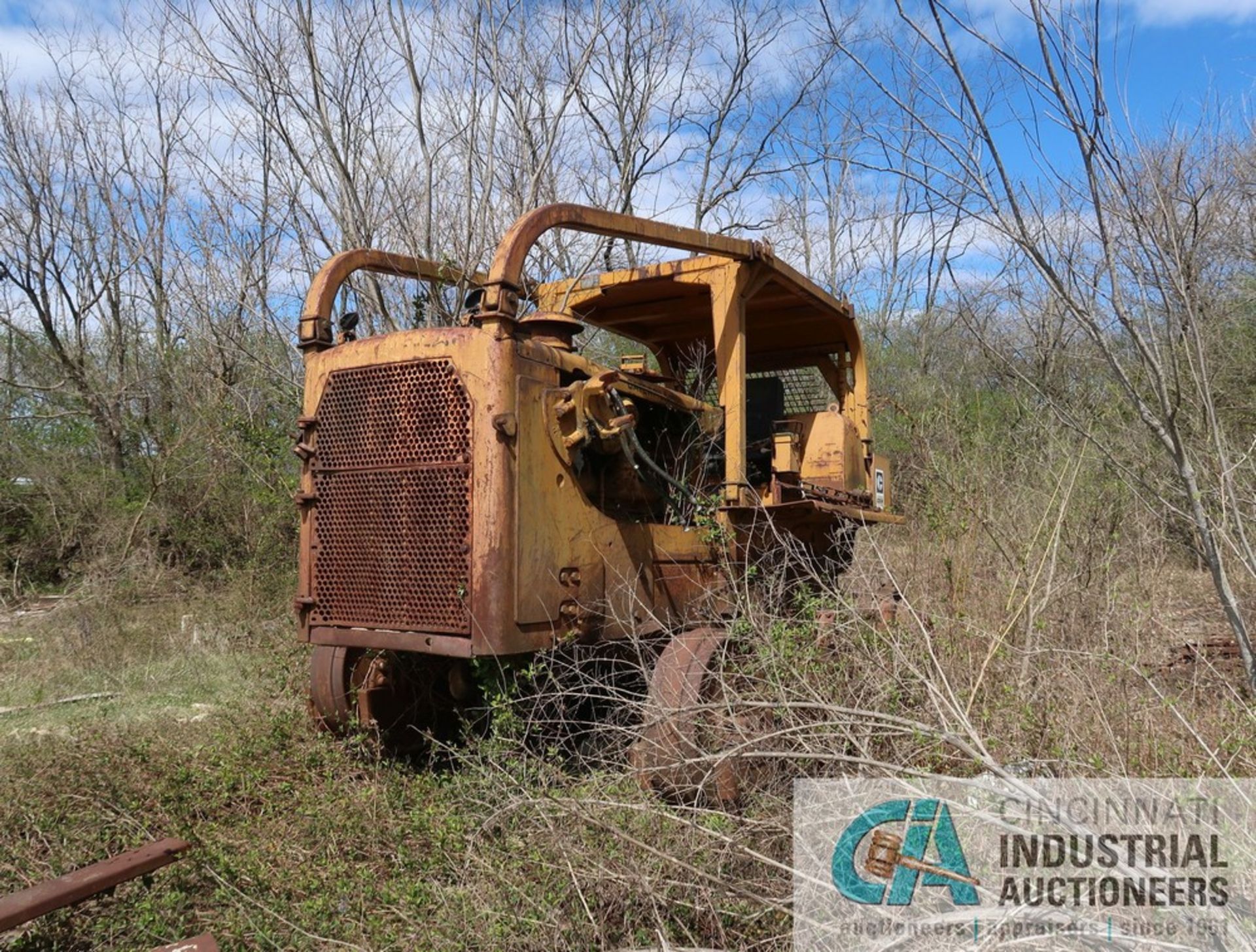 CATERPILLAR MODEL D8H PARTED-OUT CRAWLER DOZIER; S/N N/A, PARTS ONLY DOZIER **LOCATED AT 900 LICKING - Image 5 of 5