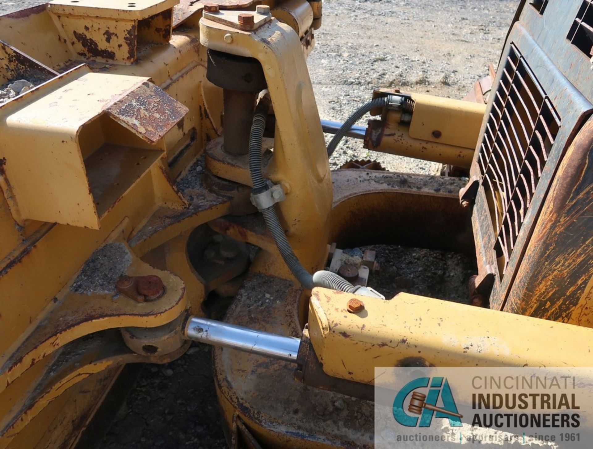 CATERPILLAR MODEL D6K XL CRAWLER DOZER; S/N CAT00D6KPFBH00552, SIX-WAY BLADE, HYDROSTATIC - Bild 8 aus 17