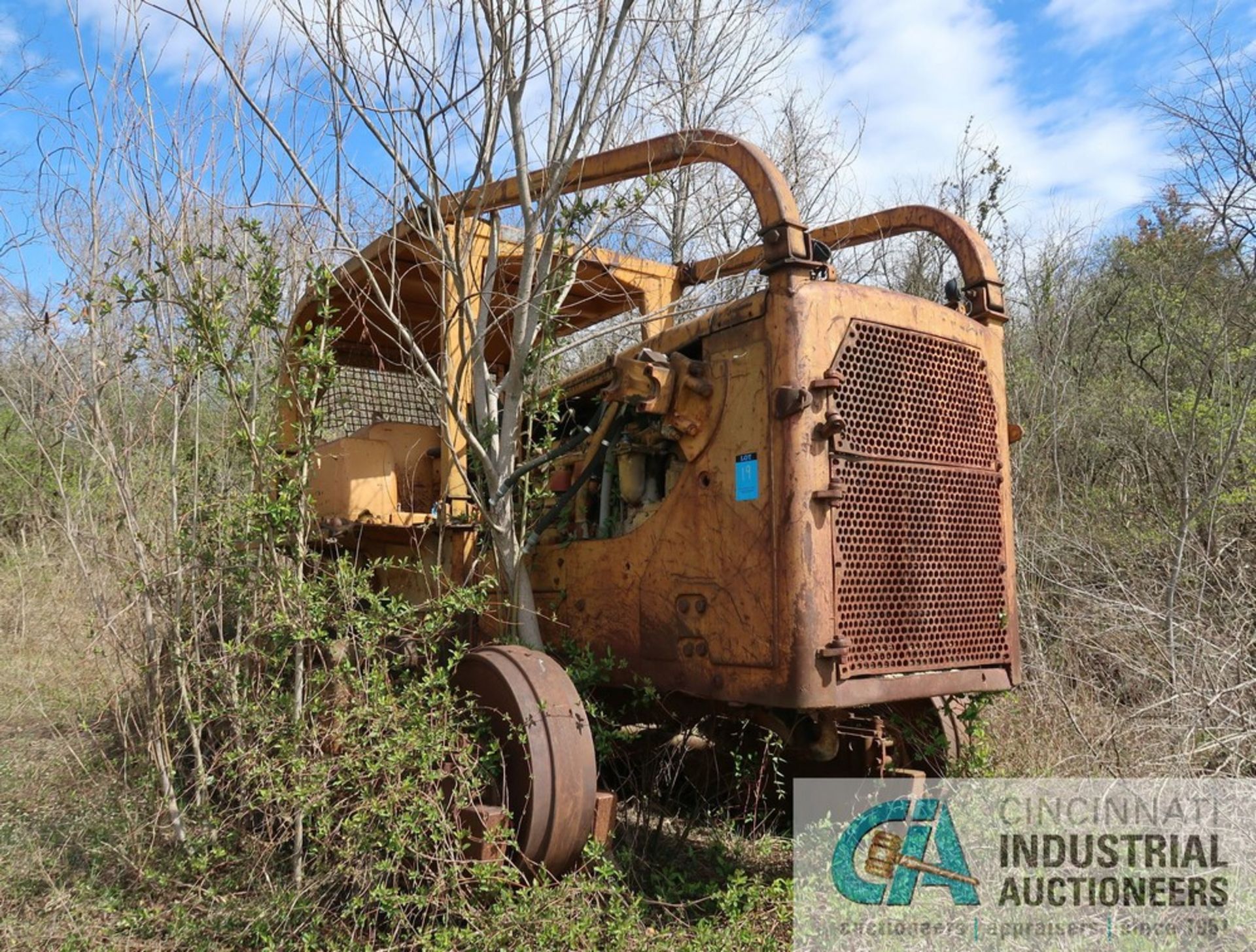 CATERPILLAR MODEL D8H PARTED-OUT CRAWLER DOZIER; S/N N/A, PARTS ONLY DOZIER **LOCATED AT 900 LICKING