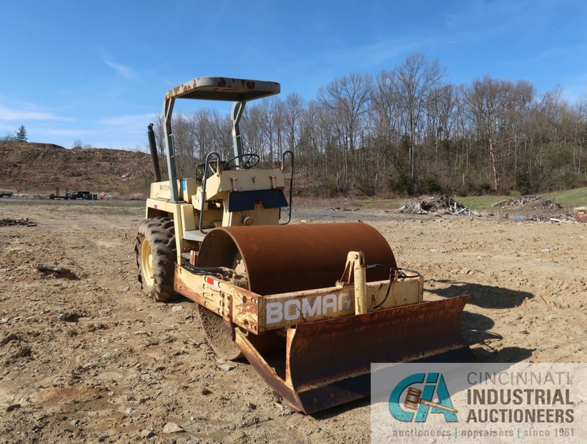 BOMAG MODEL BW172PDB-2 VIBRATORY DRUM ROLLER; S/N 109520510196T, 6' X 24" GRADING BLADE, 66" WIDE - Image 2 of 16