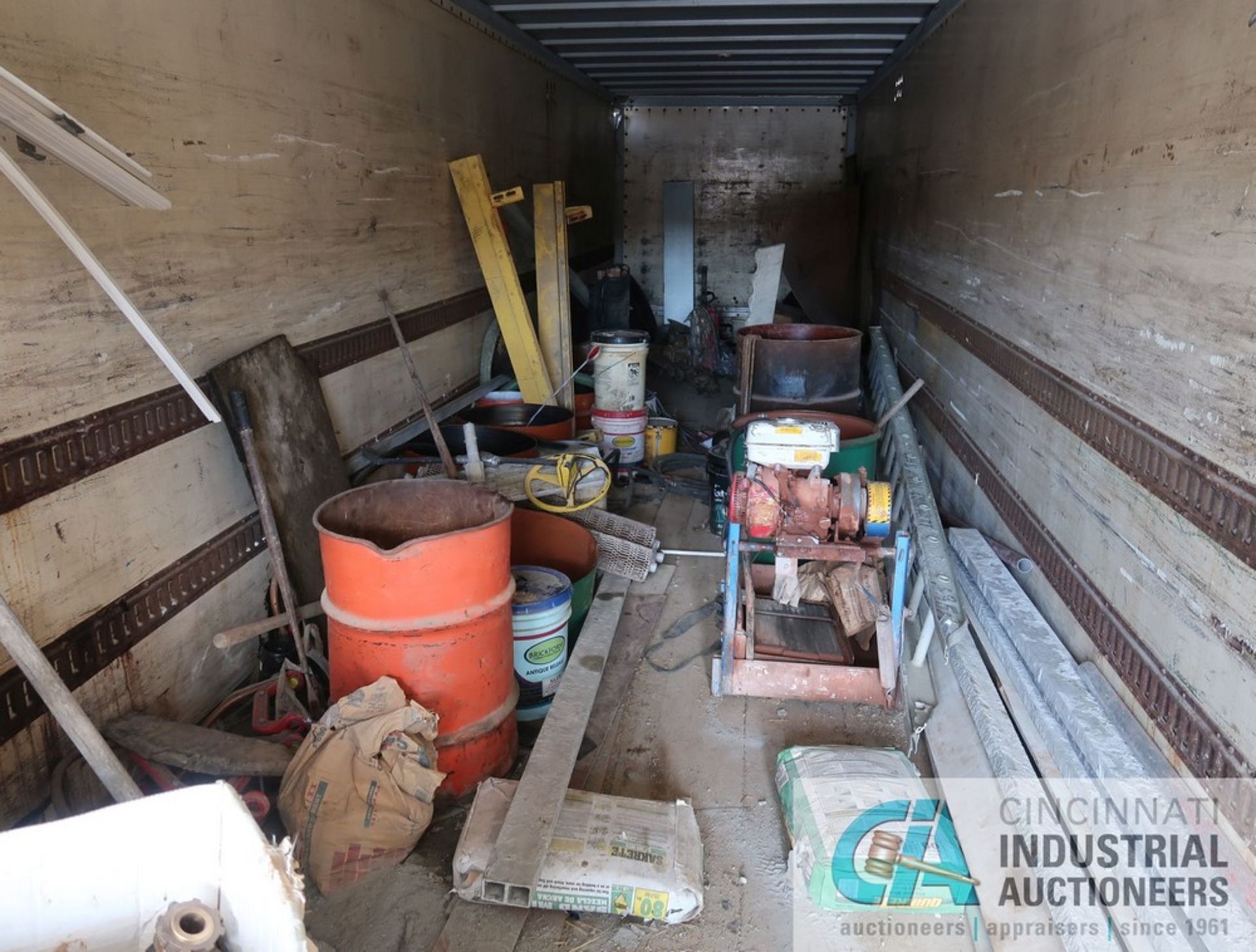 (LOT) CONTENTS ONLY - MISCELLANEOUS CONCRETE EQUIPMENT AND SUPPLIES **NO TRAILER** **LOCATED AT - Image 7 of 7