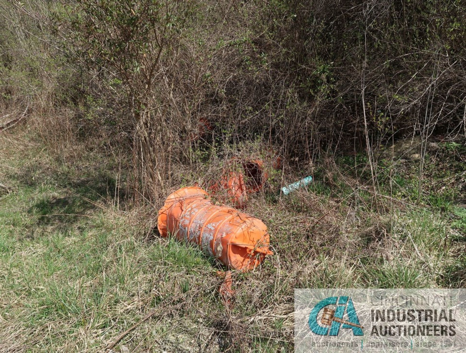 (LOT) ORANGE SAFETY BARRELS AND BASES **LOCATED AT 900 LICKING PIKE, WILDER, KY 41076** - Image 7 of 7