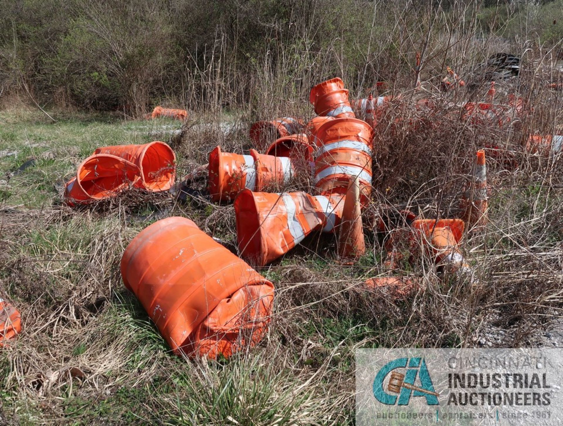 (LOT) ORANGE SAFETY BARRELS AND BASES **LOCATED AT 900 LICKING PIKE, WILDER, KY 41076** - Image 3 of 7