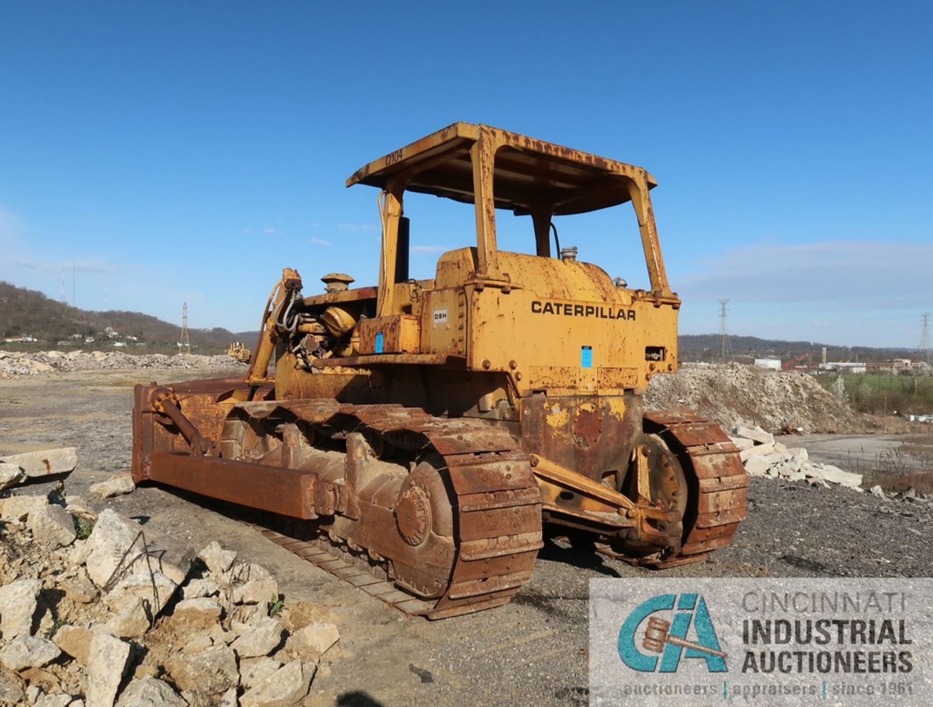 CATERPILLAR MODEL D8H CRAWLER DOZIER; S/N 46A28203 (NEW 1973), 53" X 148" BLADE, 24" TRACKS, HOURS - Image 4 of 18