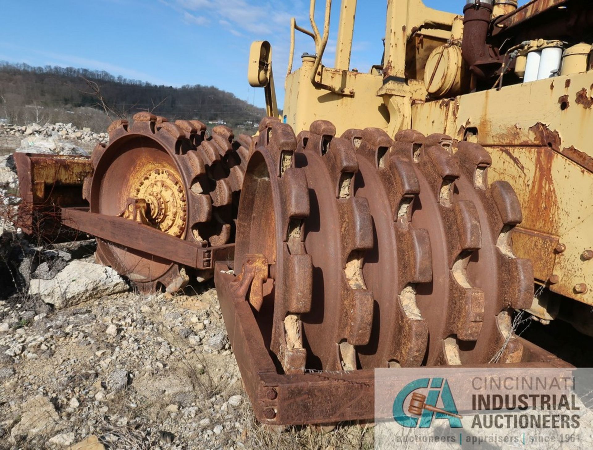 CATERPILLAR MODEL 825B SHEEPS FOOT COMPACTOR; S/N N/A (NEW 1973), 168" STRAIGHT BLADE, 46" WIDE - Image 13 of 16