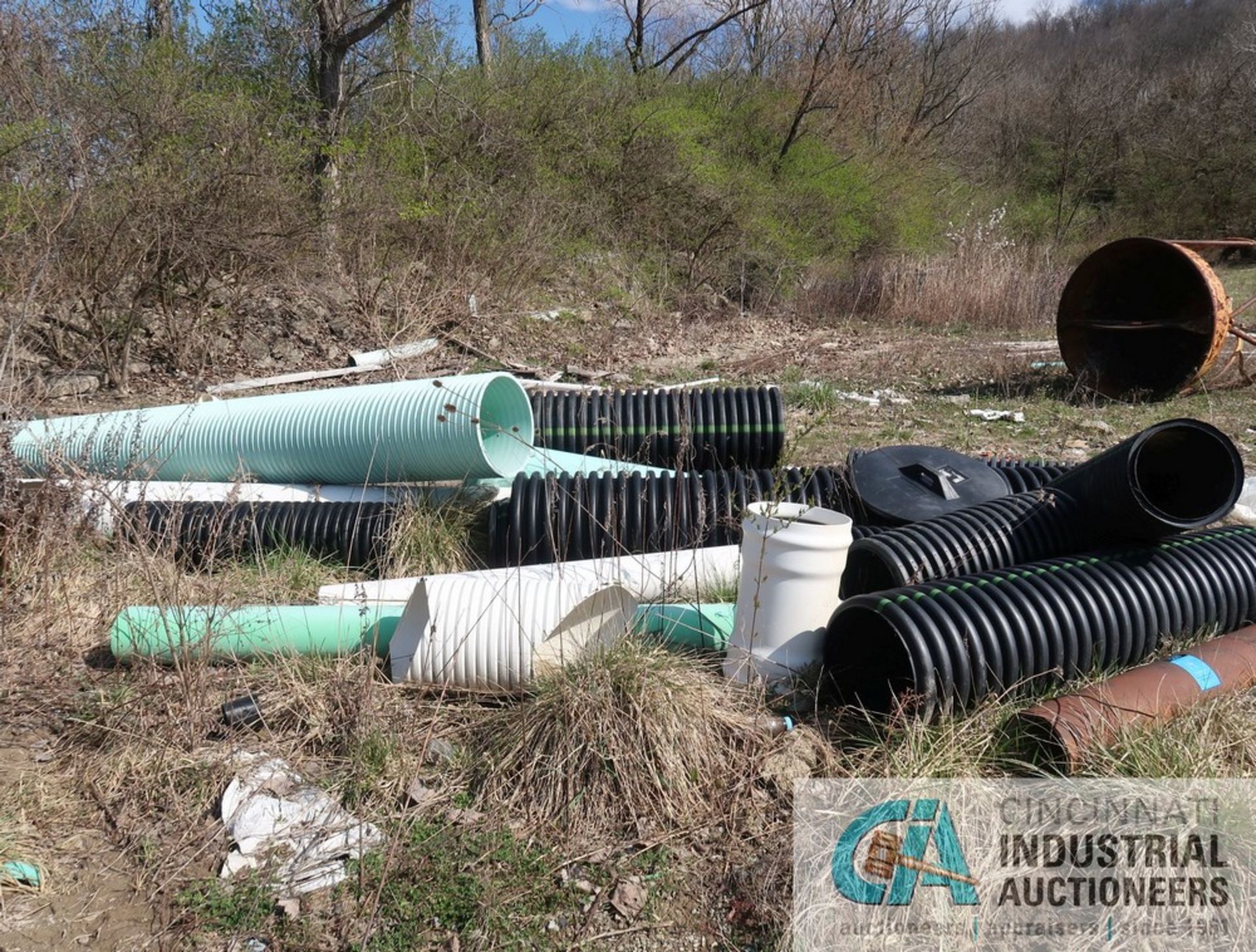 (LOT) MISCELLANEOUS PVC PIPE **LOCATED AT 900 LICKING PIKE, WILDER, KY 41076** - Image 6 of 7