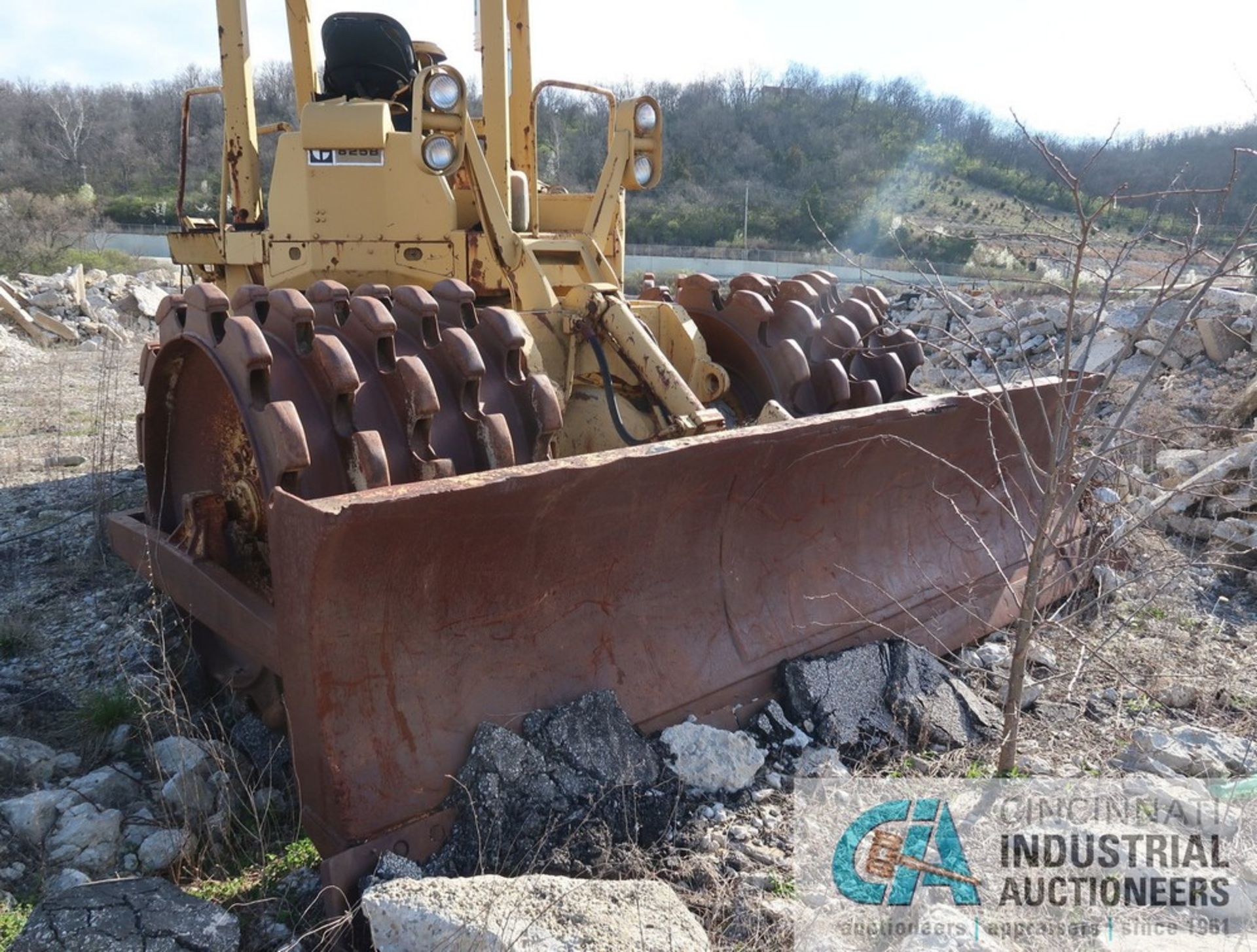 CATERPILLAR MODEL 825B SHEEPS FOOT COMPACTOR; S/N N/A (NEW 1973), 168" STRAIGHT BLADE, 46" WIDE - Image 5 of 16