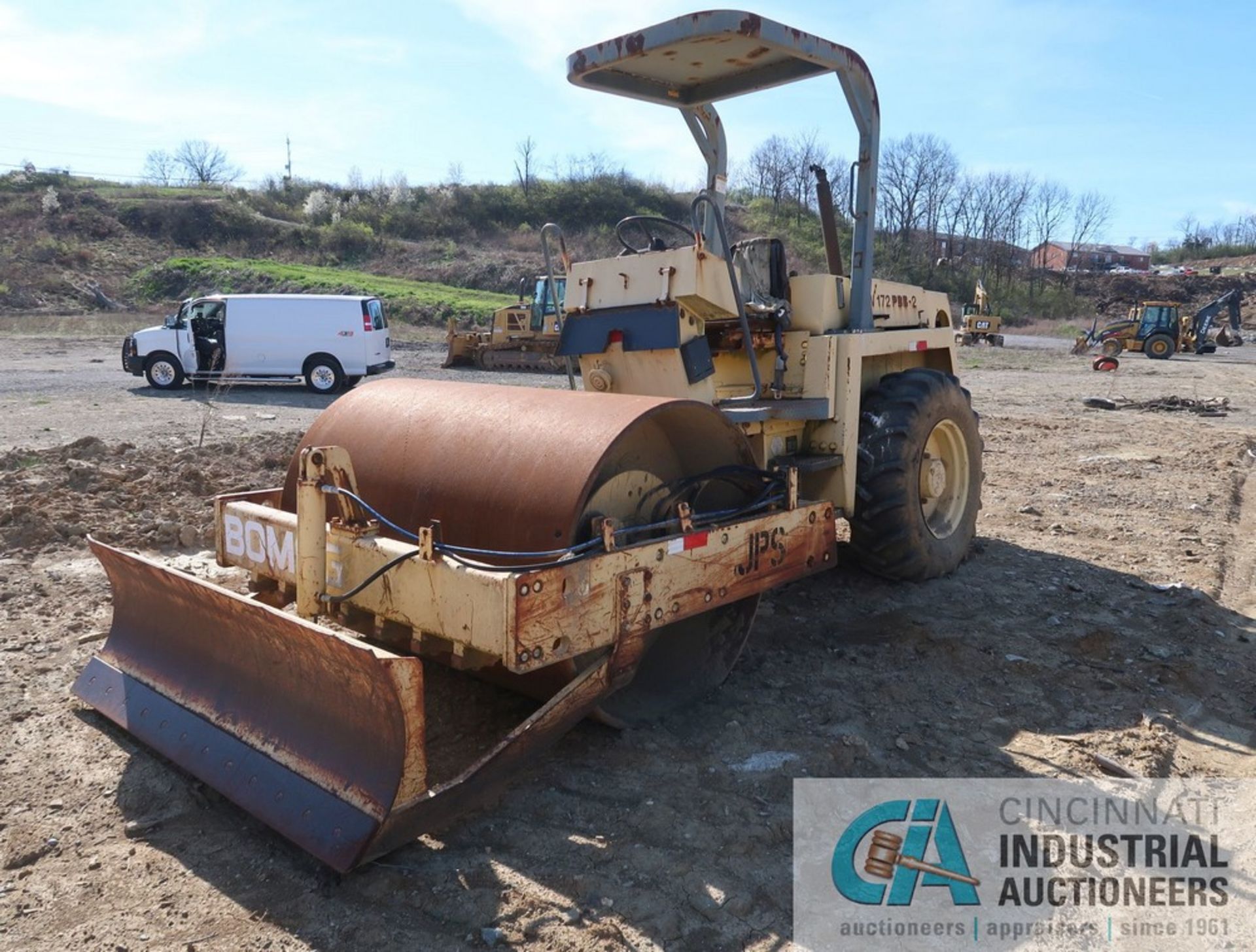 BOMAG MODEL BW172PDB-2 VIBRATORY DRUM ROLLER; S/N 109520510196T, 6' X 24" GRADING BLADE, 66" WIDE - Image 3 of 16