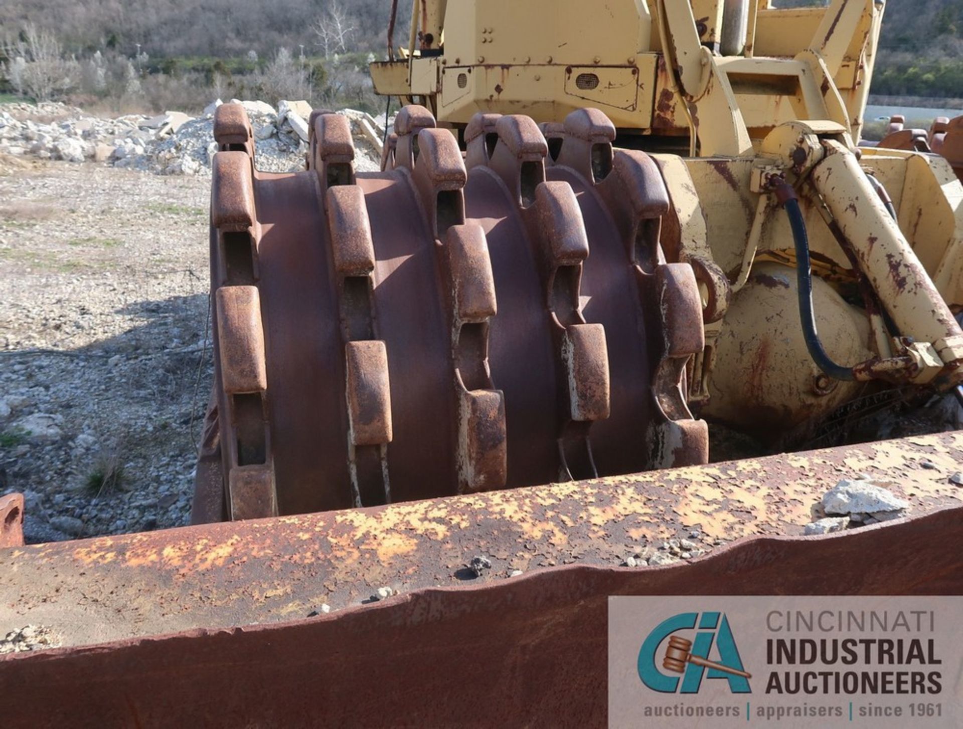 CATERPILLAR MODEL 825B SHEEPS FOOT COMPACTOR; S/N N/A (NEW 1973), 168" STRAIGHT BLADE, 46" WIDE - Image 6 of 16