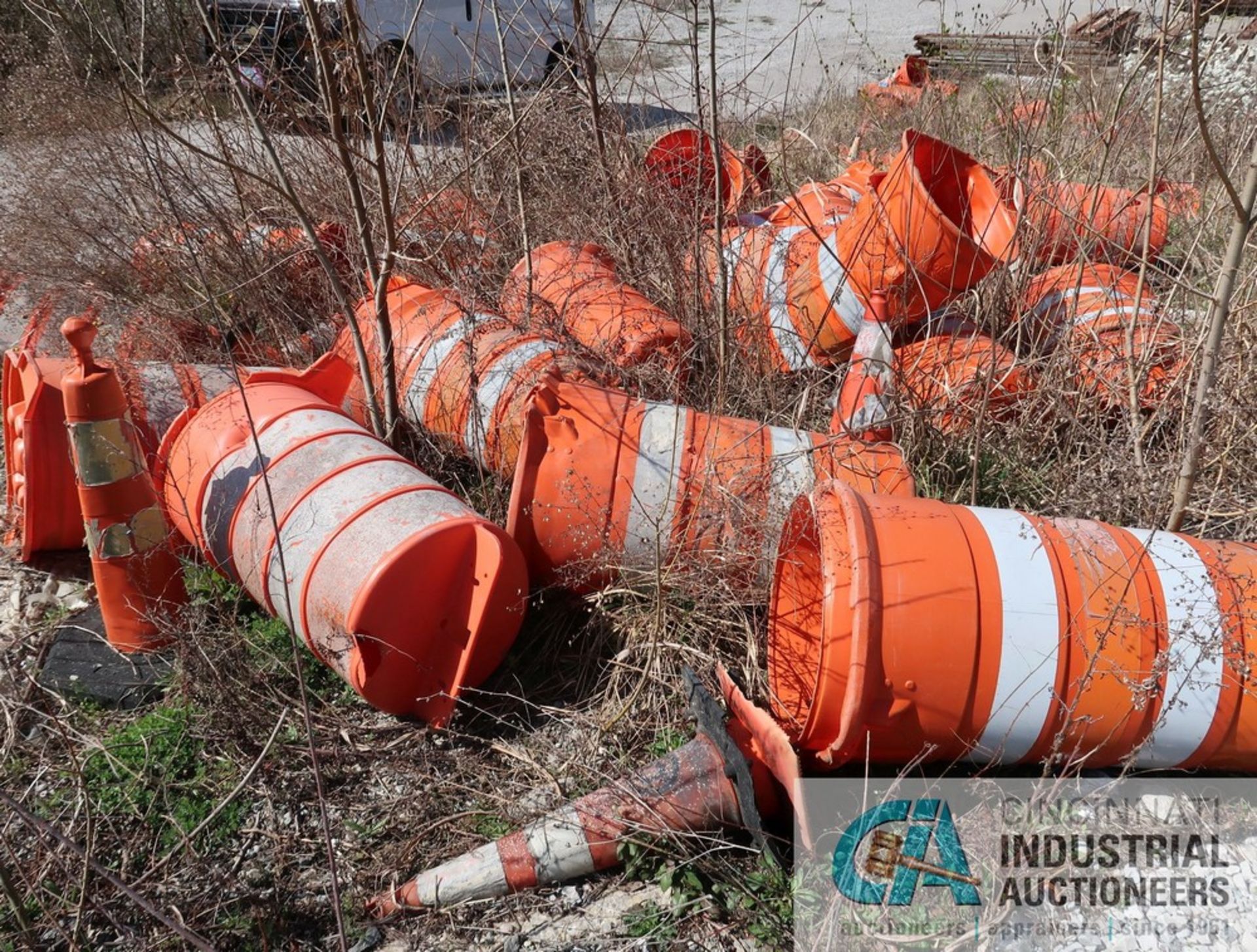 (LOT) ORANGE SAFETY BARRELS AND BASES **LOCATED AT 900 LICKING PIKE, WILDER, KY 41076** - Image 6 of 7